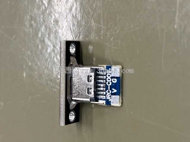 USB C型母壁挂