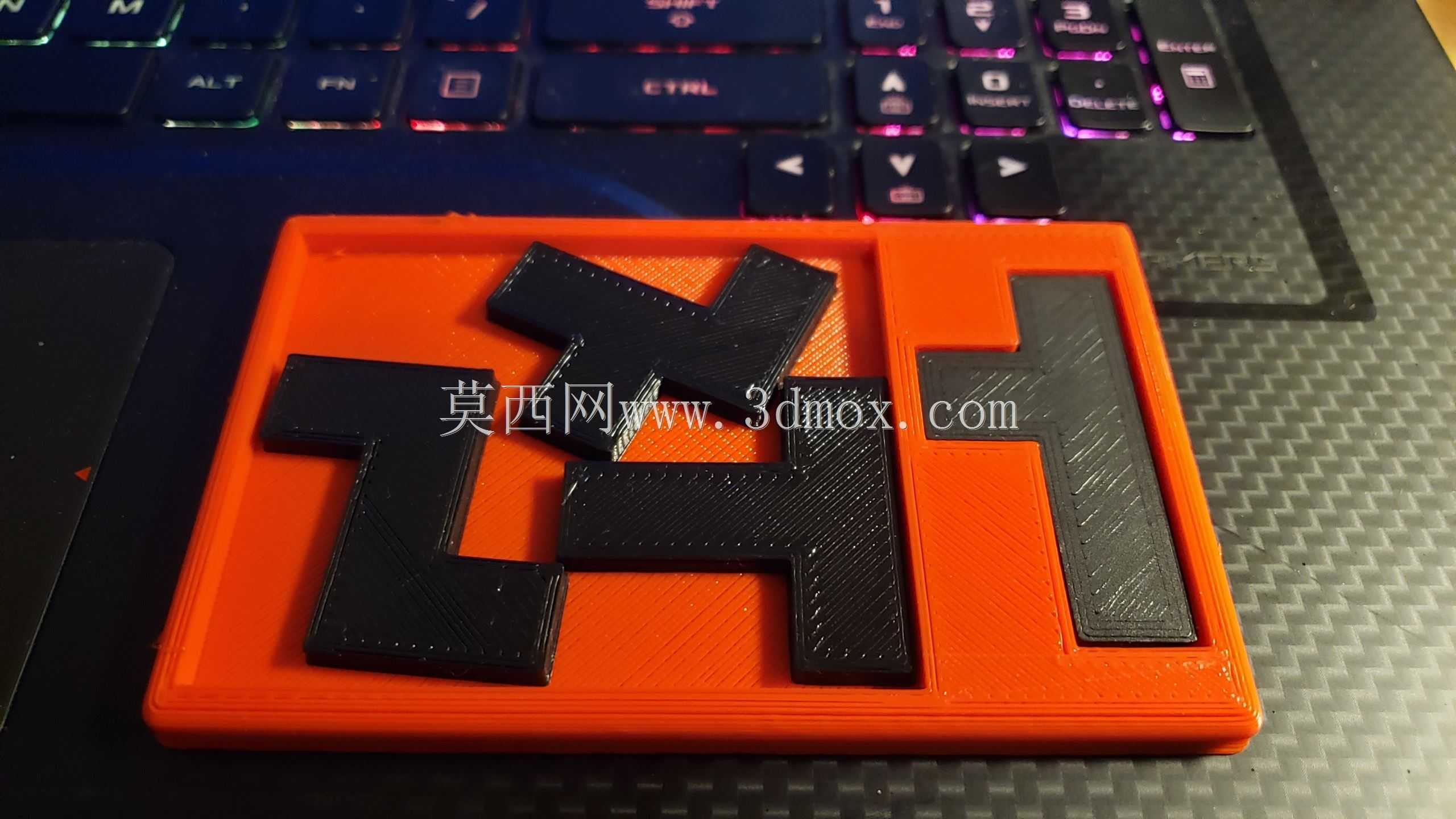 四块拼图