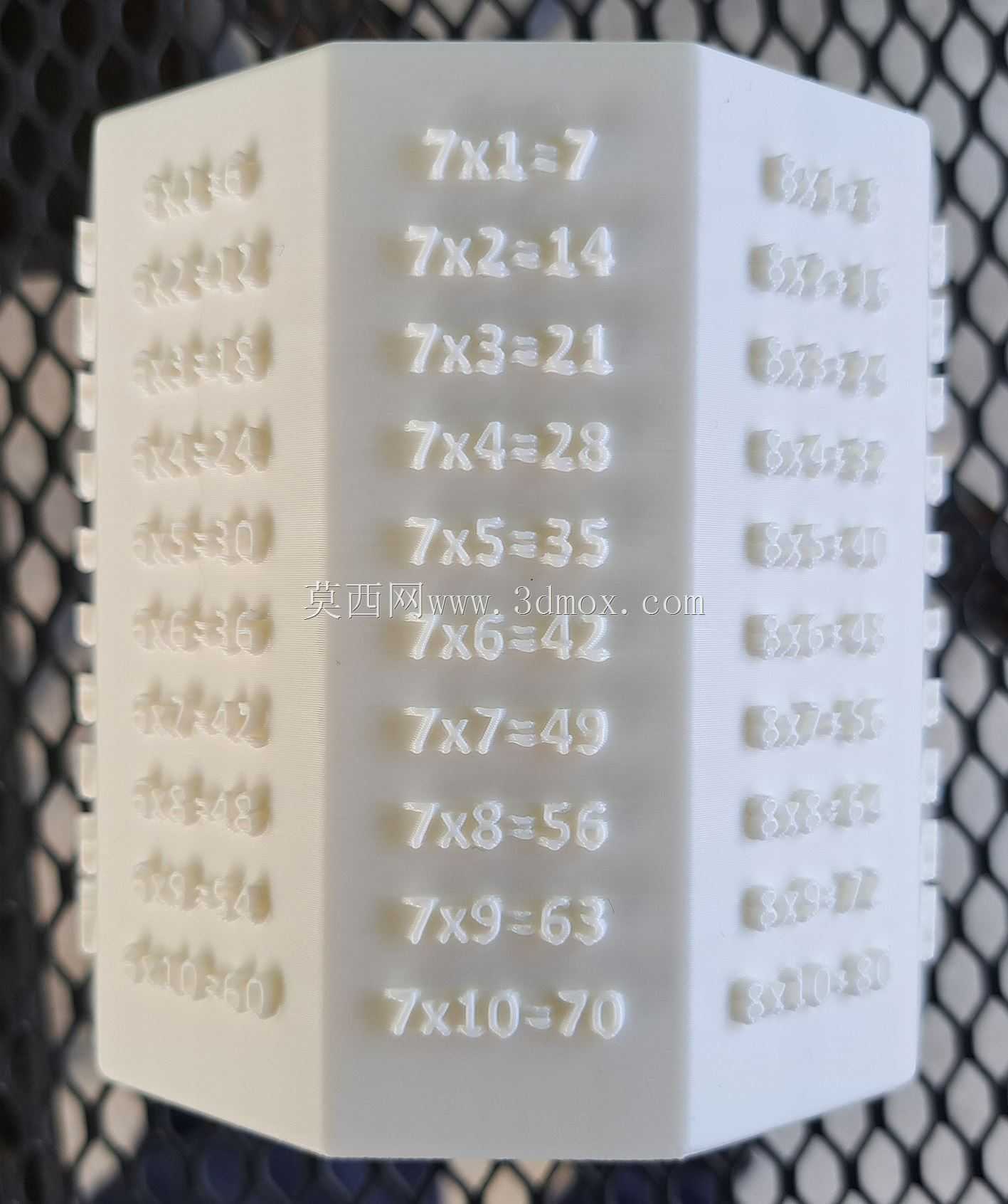 一个带乘法表的十边形铅笔盒