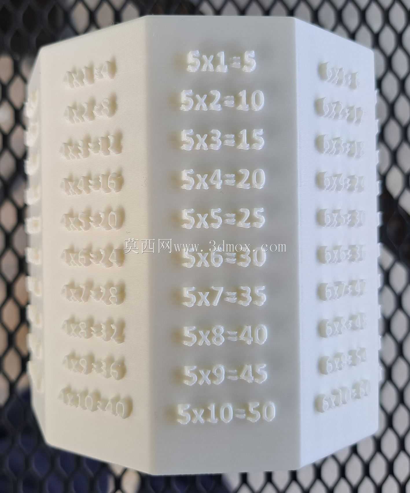 一个带乘法表的十边形铅笔盒
