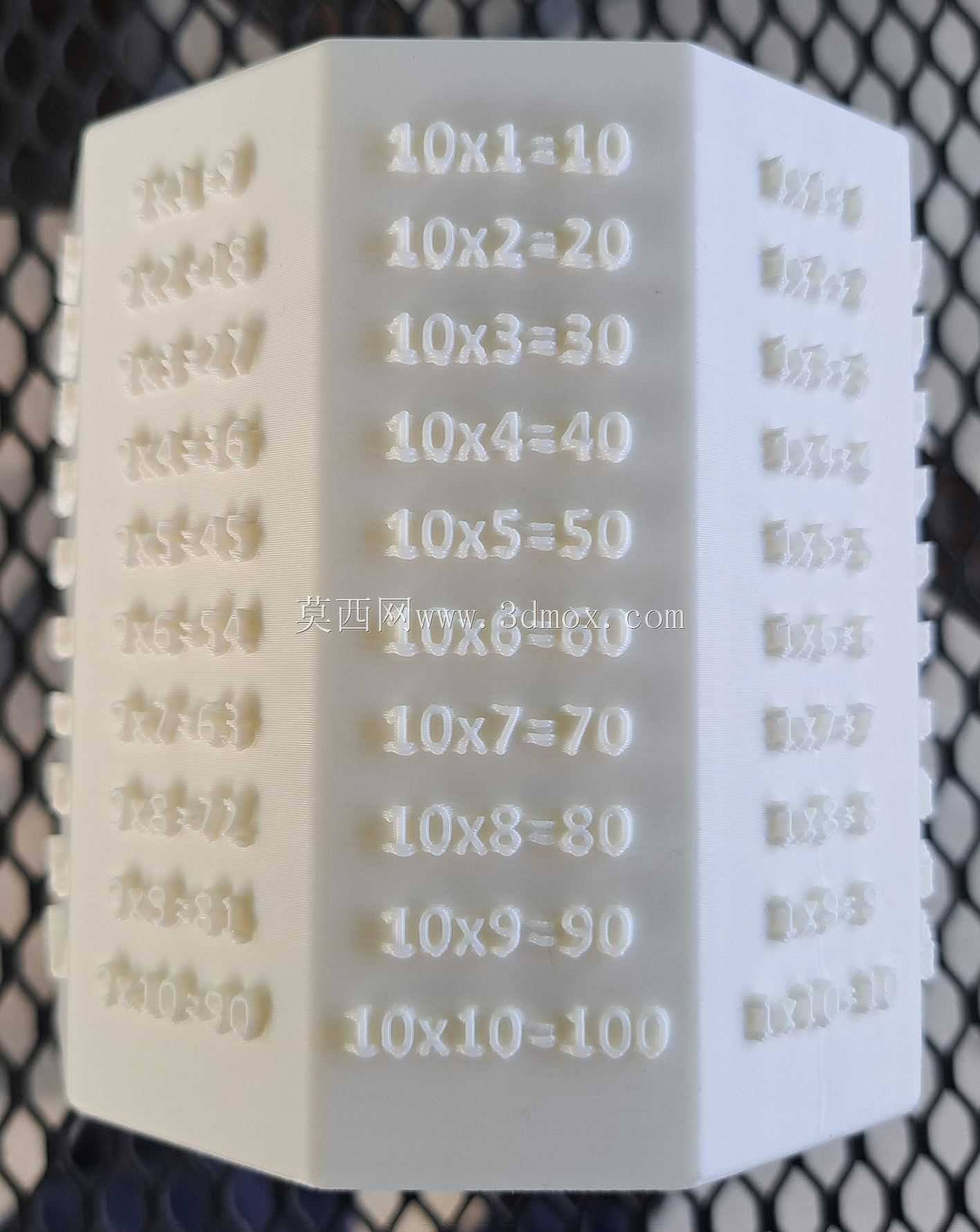 一个带乘法表的十边形铅笔盒