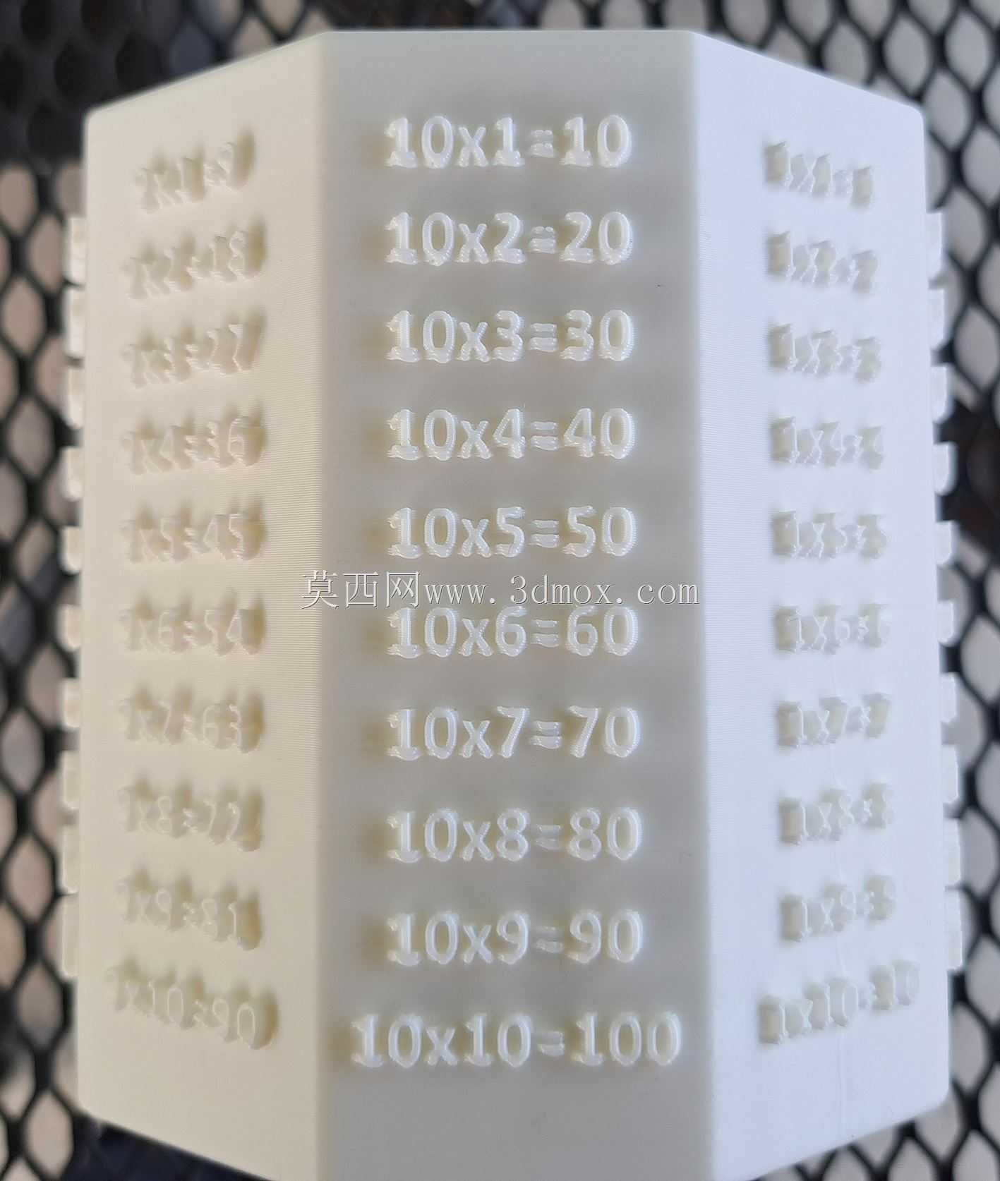 一个带乘法表的十边形铅笔盒