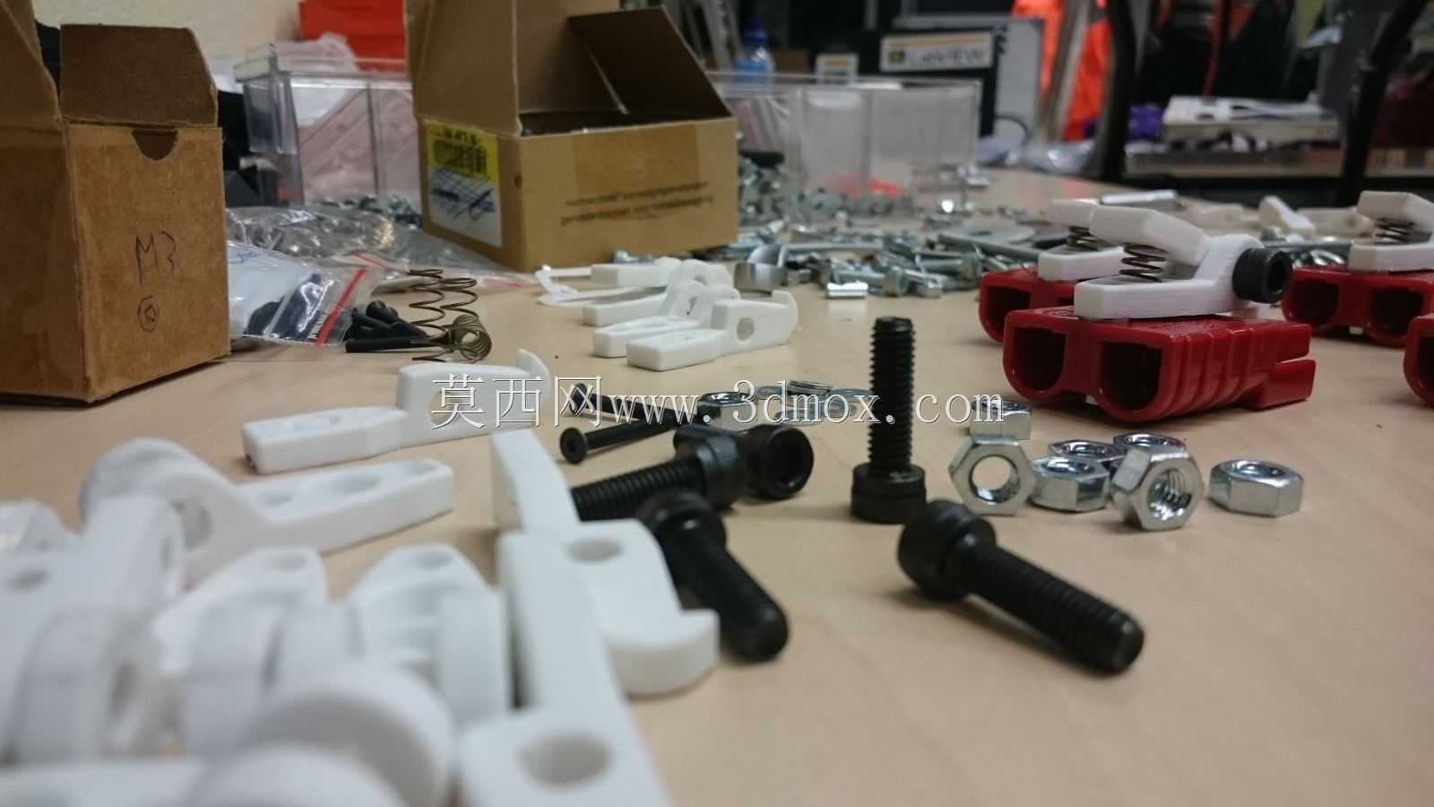 SB连接器紧固件 - 第一个机器人竞赛电池连接器