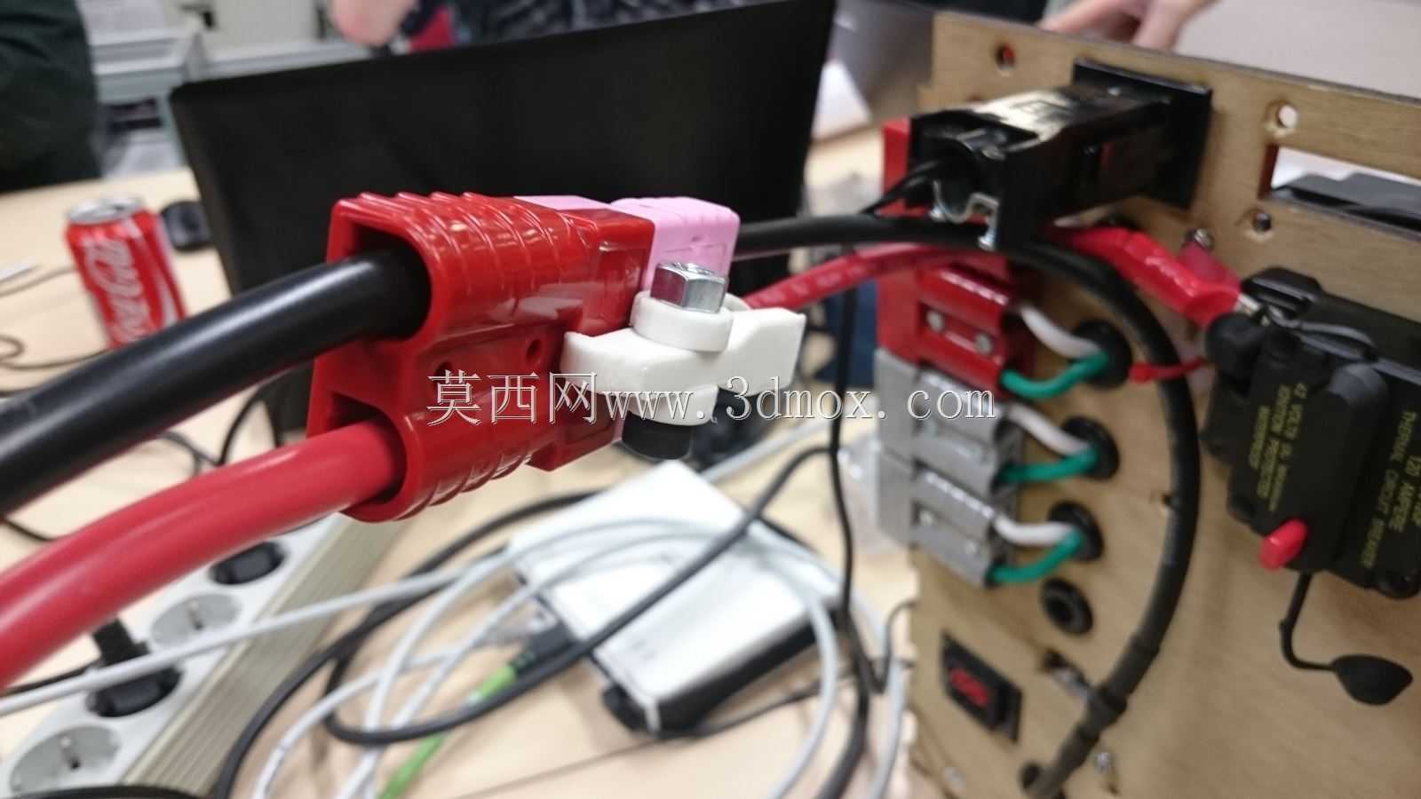 SB连接器紧固件 - 第一个机器人竞赛电池连接器