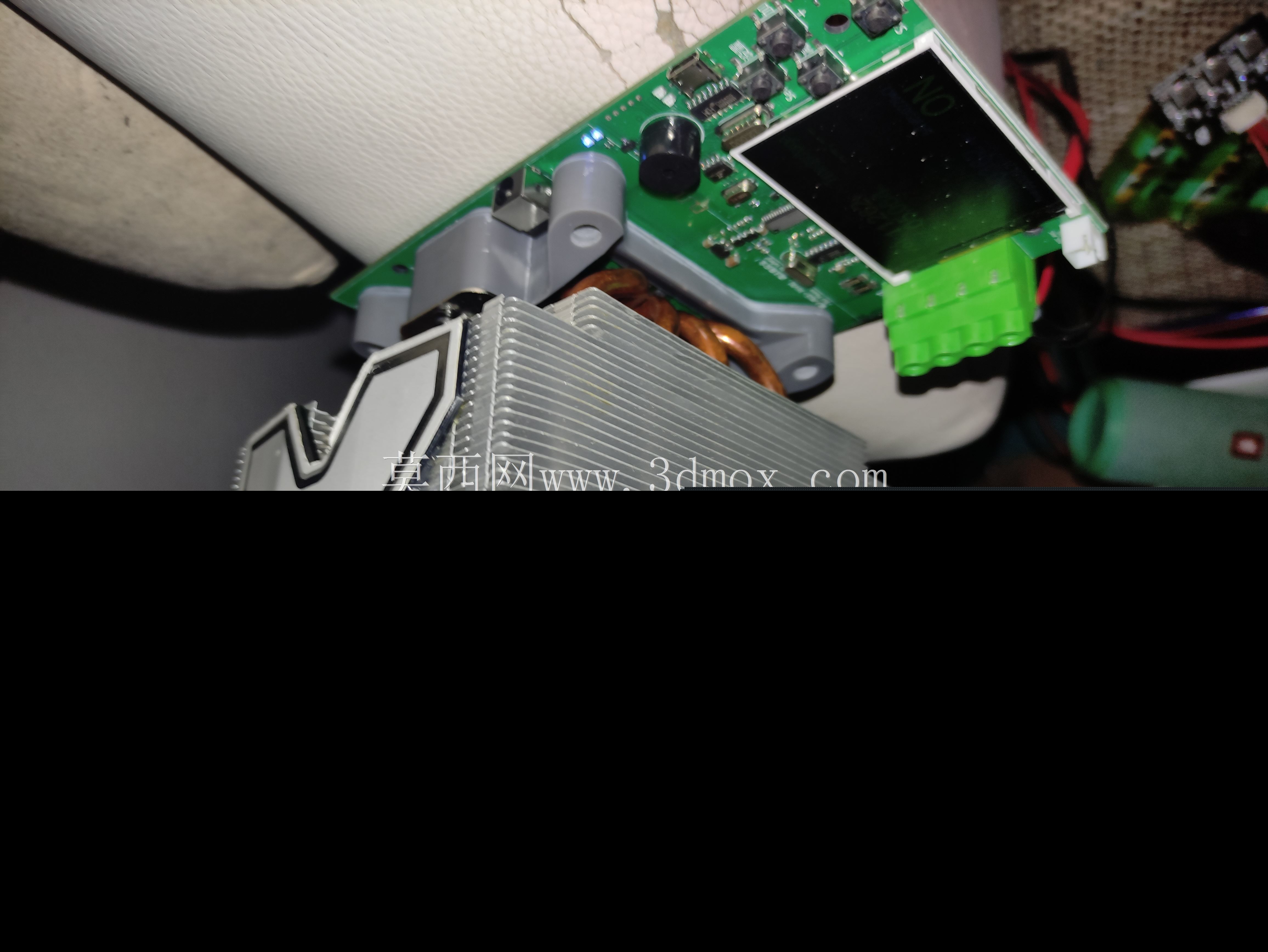 适用于 Arctic Cooling Freezer Xtreme CPU 冷却器的简单适配器,可安装在 DL24 或 DL24P 150W 功率测试仪电子负载上