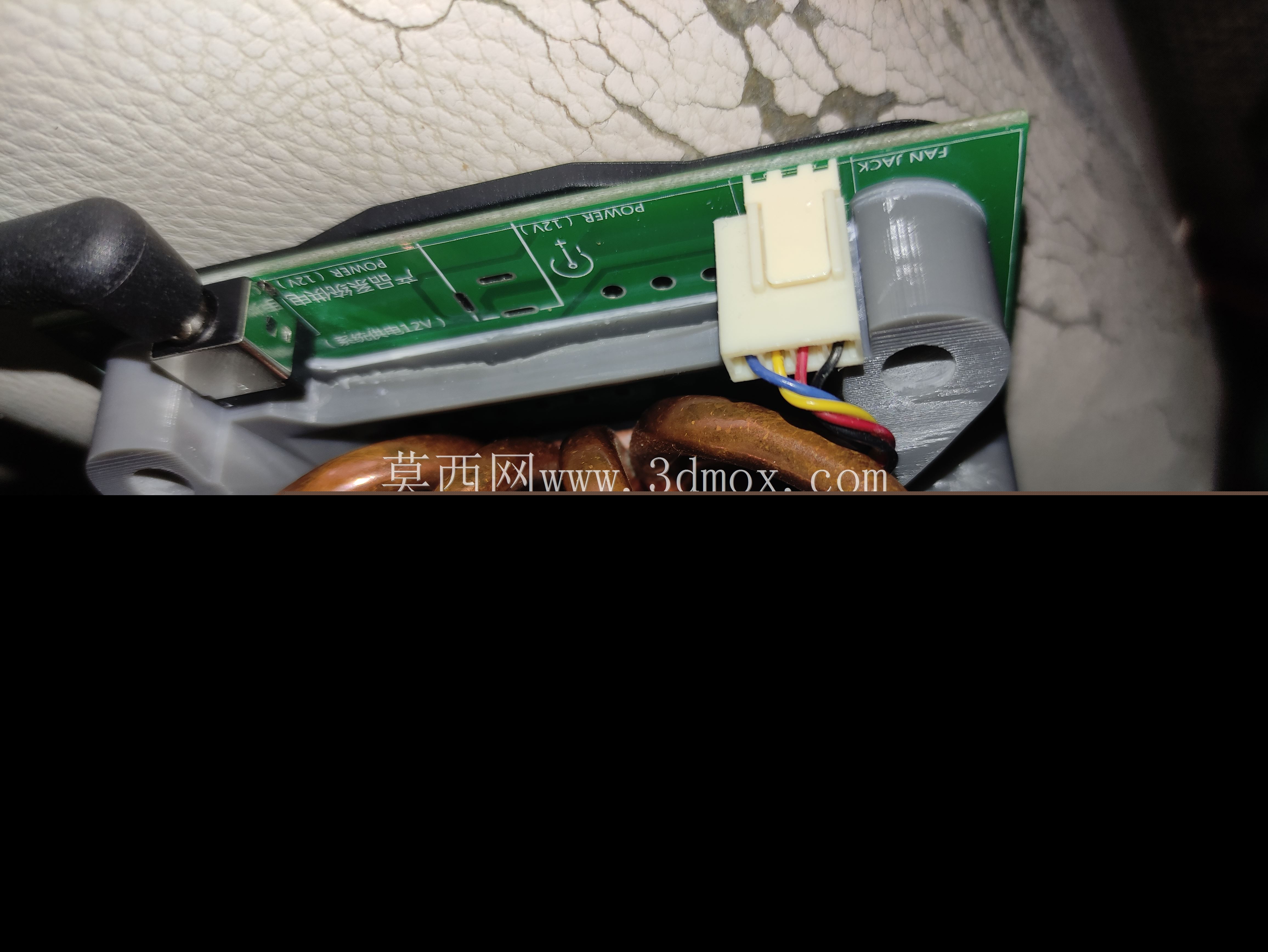 适用于 Arctic Cooling Freezer Xtreme CPU 冷却器的简单适配器,可安装在 DL24 或 DL24P 150W 功率测试仪电子负载上