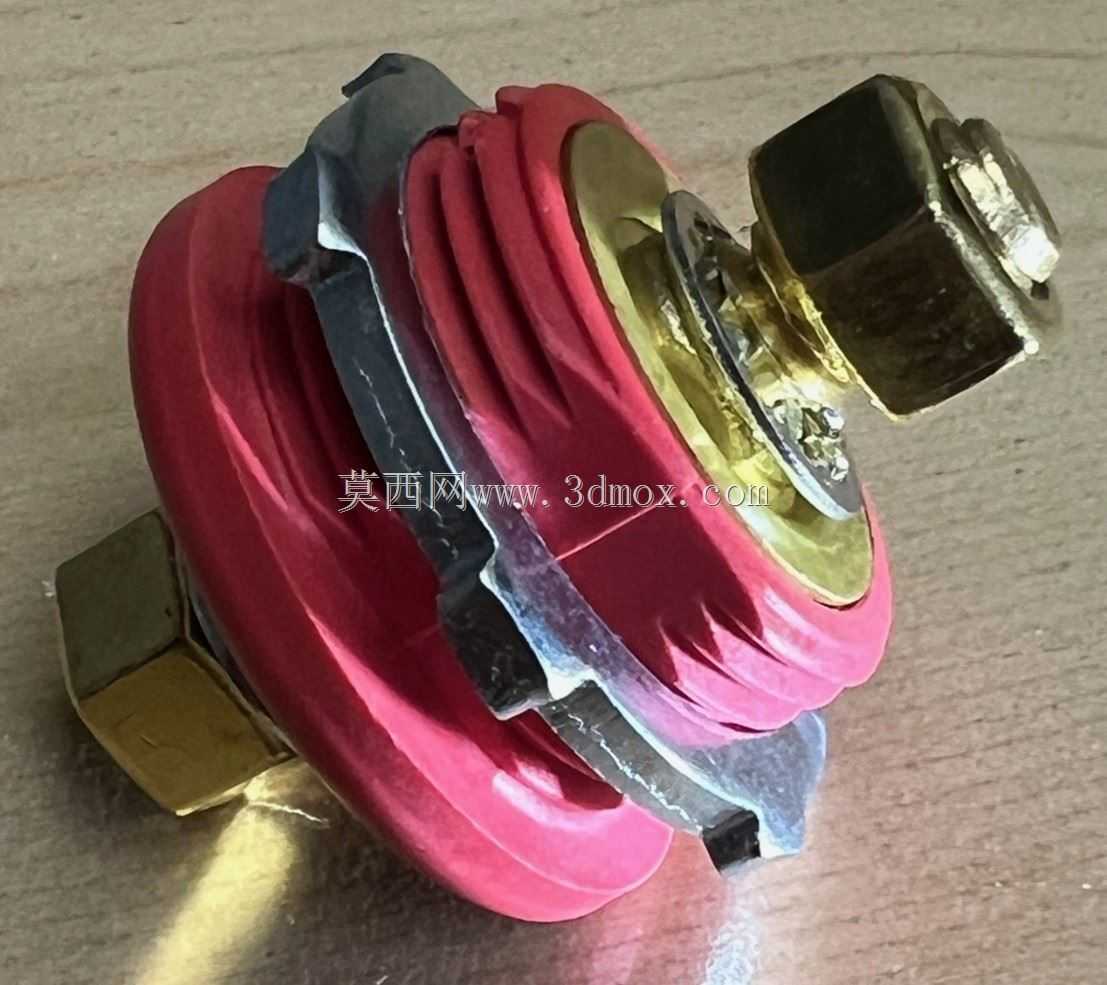 通过面板电池连接器
