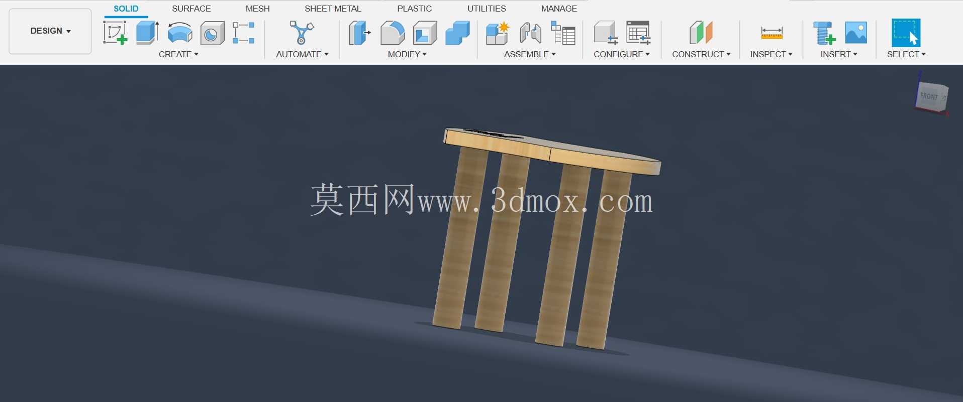 符合人体工程学设计的低海拔凳子。