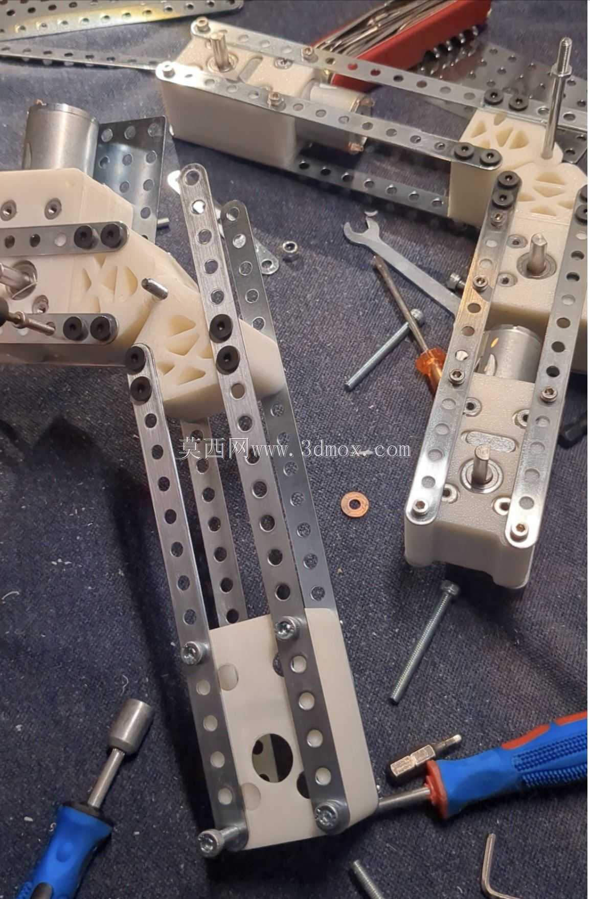 明智而精确的SHL火星机器人与现实生活中的工作原型(视频非常重要)