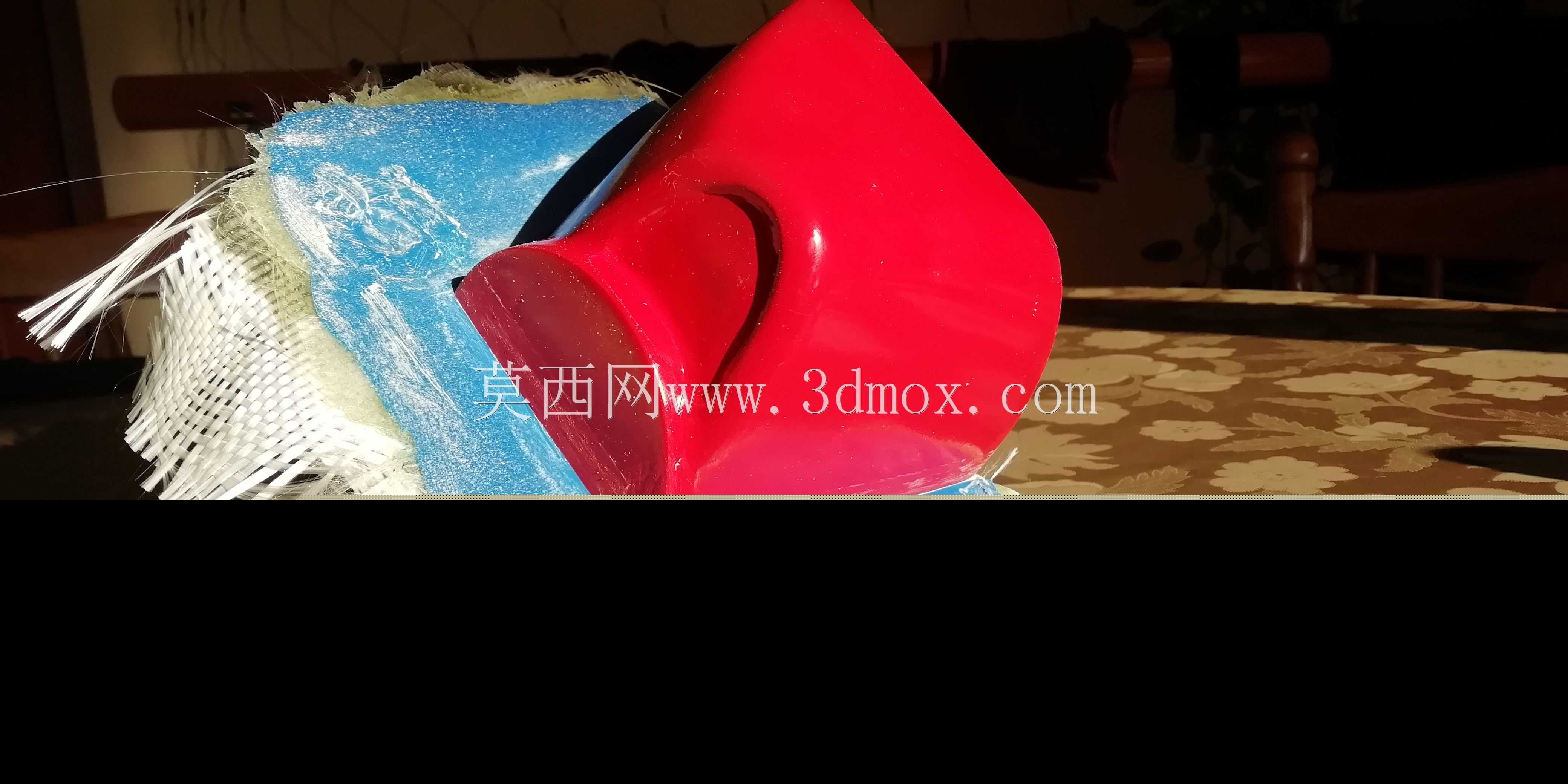 带轻木机翼的ULTIMATE 40 RC飞机