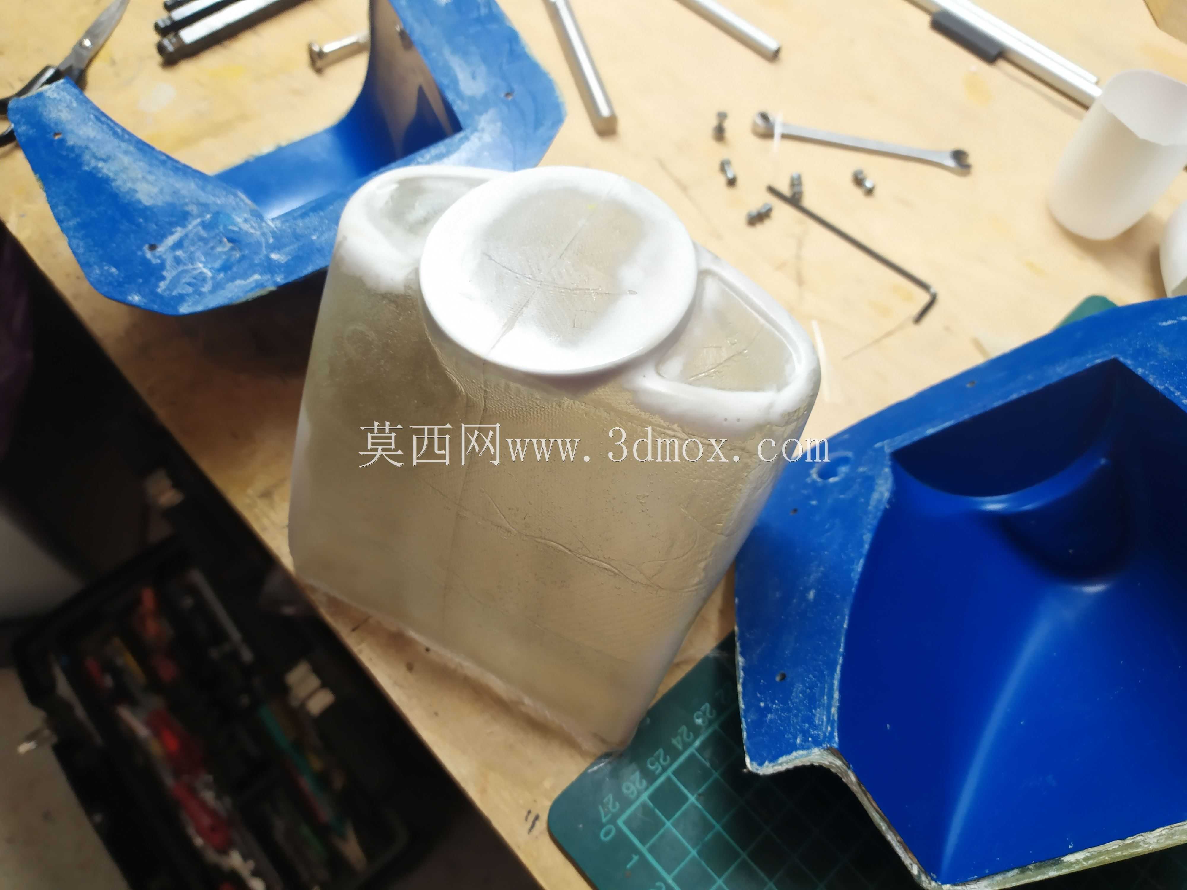 带轻木机翼的ULTIMATE 40 RC飞机