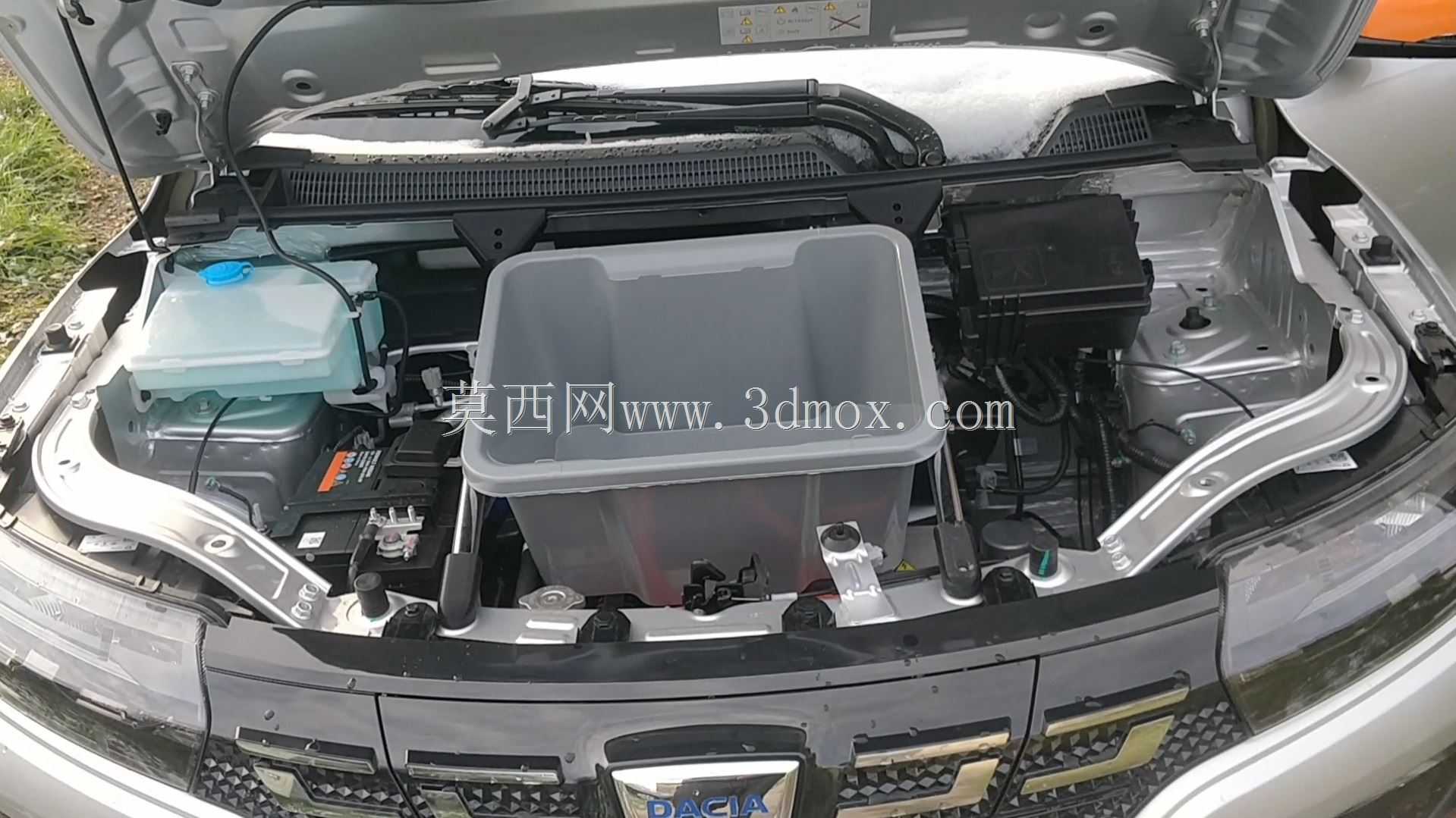 Dacia Spring廉价前行李箱