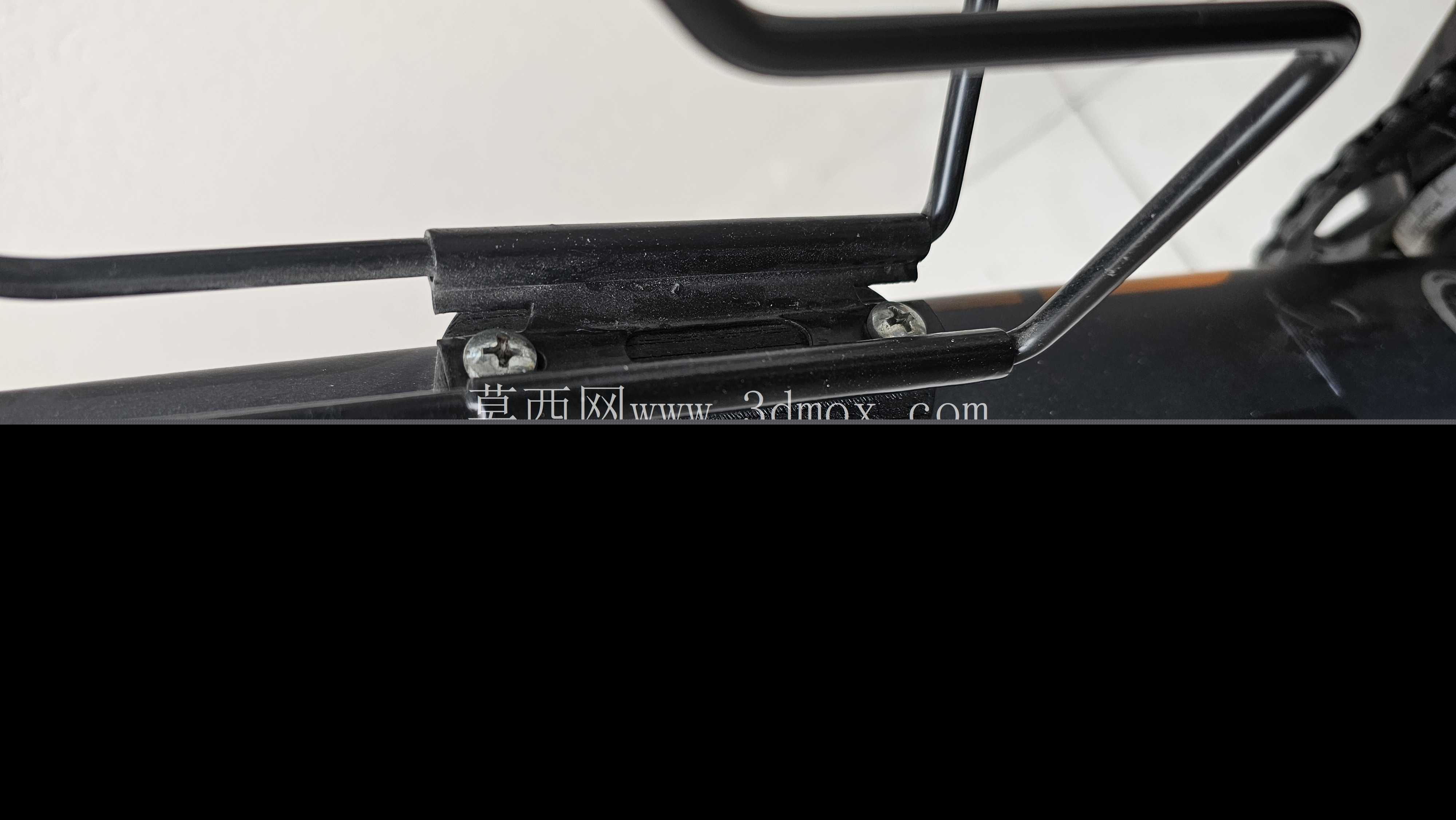 自行车隐藏的智能标签持有人。