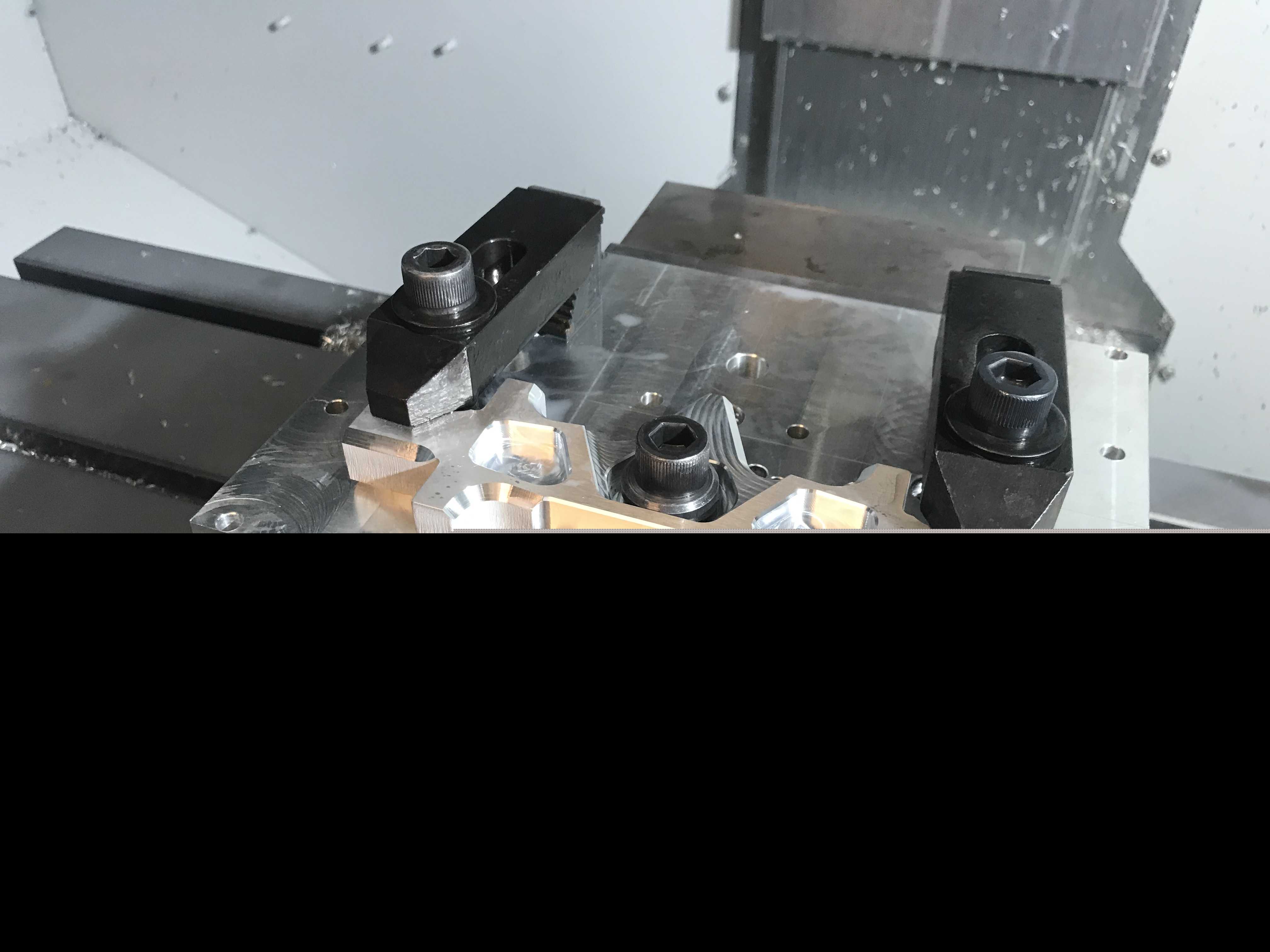 ���� Avenue Trucks �� CNC ���ҳ��忨��