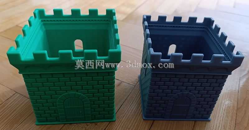一个以城堡塔形状的方形铅笔盒