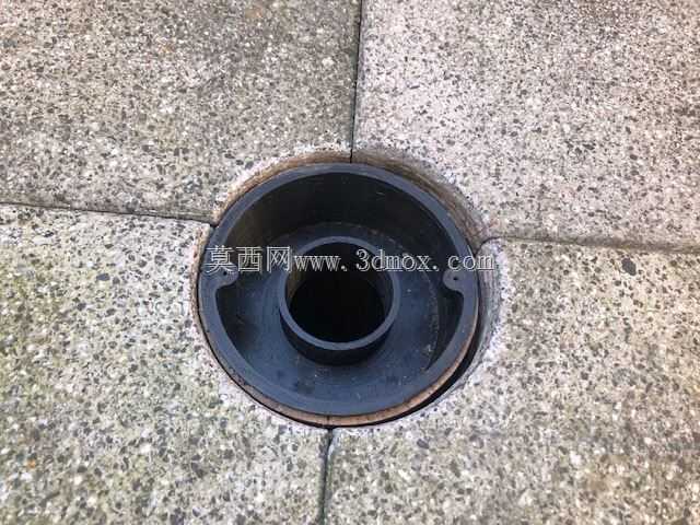 紧凑的地板排水