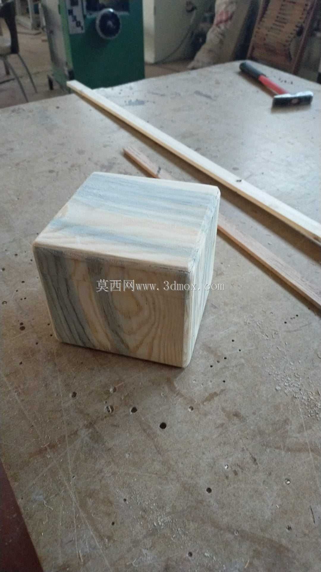�鱦��