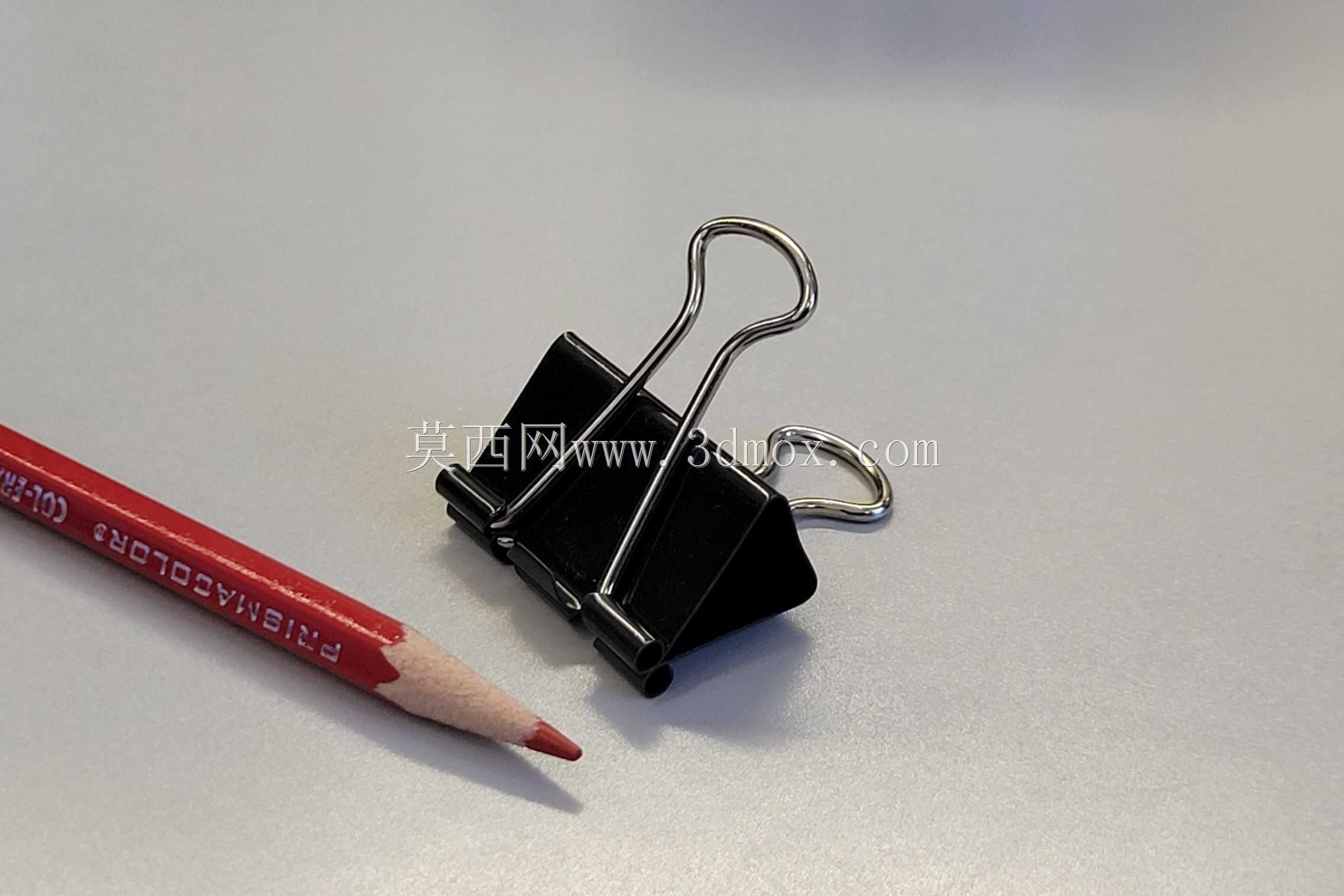 1-1/4” 活页夹 – 精确且逼真的模型