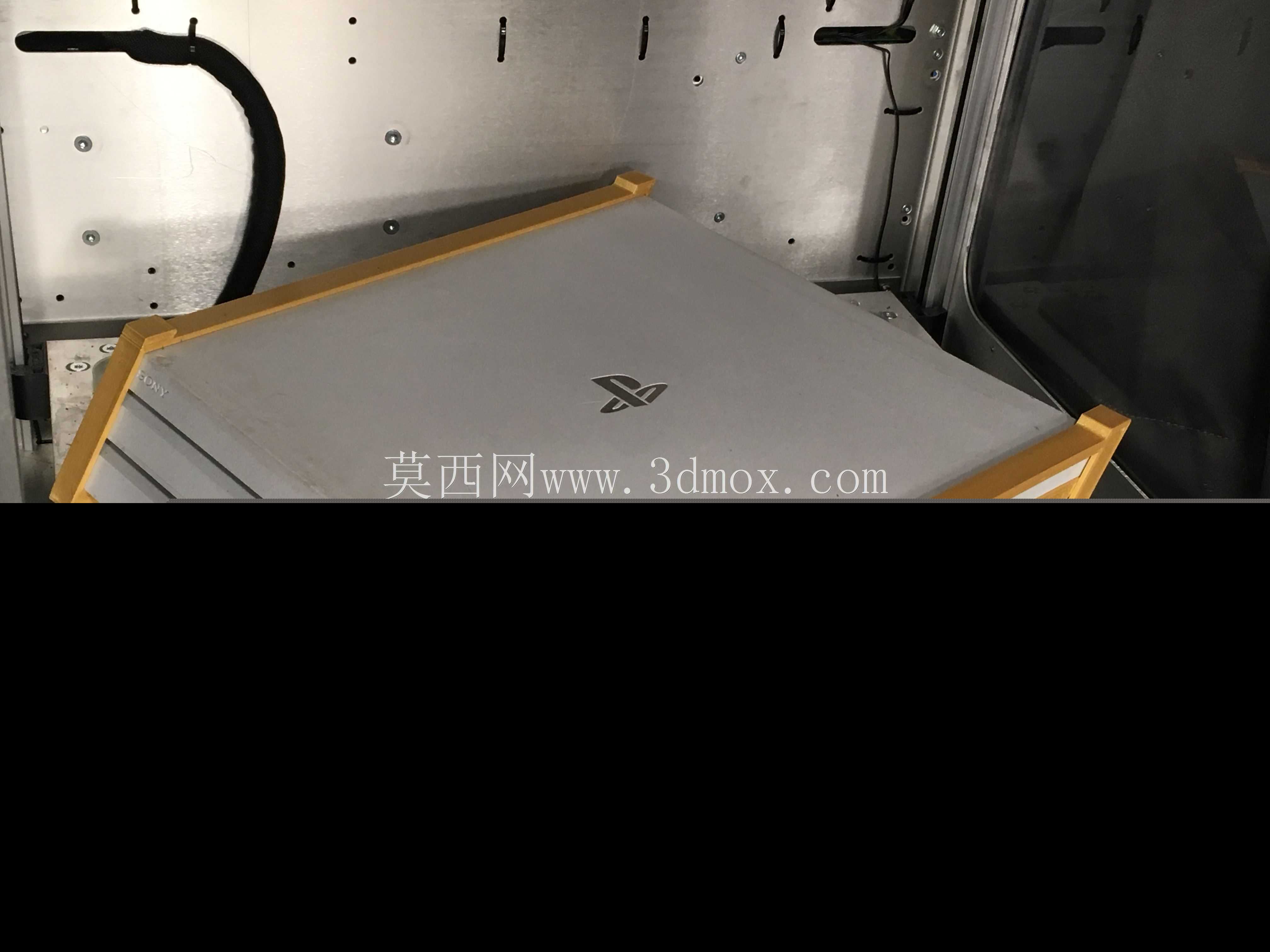 ������ PS4 Pro ��ʱ�з��������ȡ���ײ�����׼�