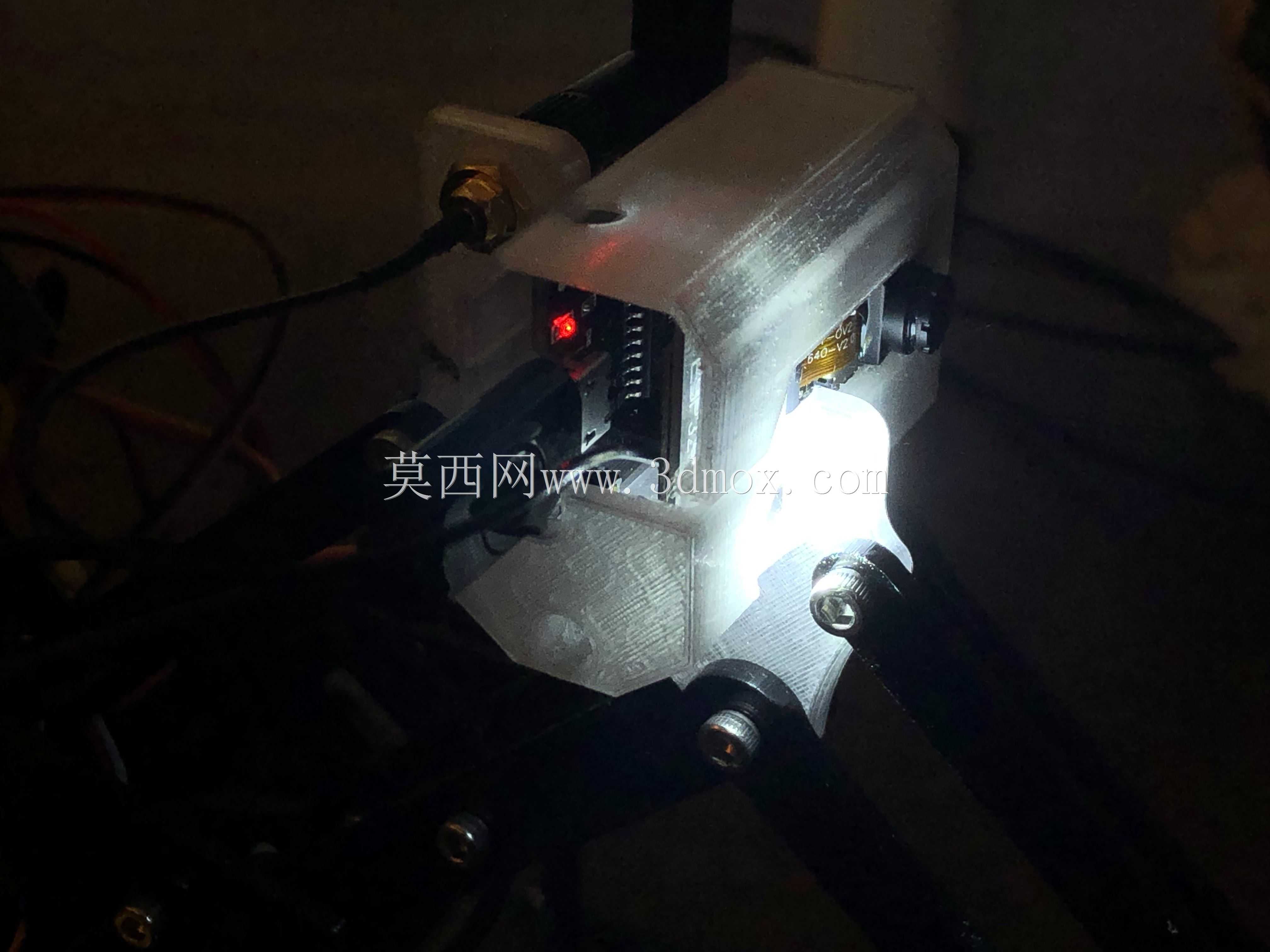 ����3D��ӡ����ESP32-CAM�У���װ�ڴ�ֱƽ����