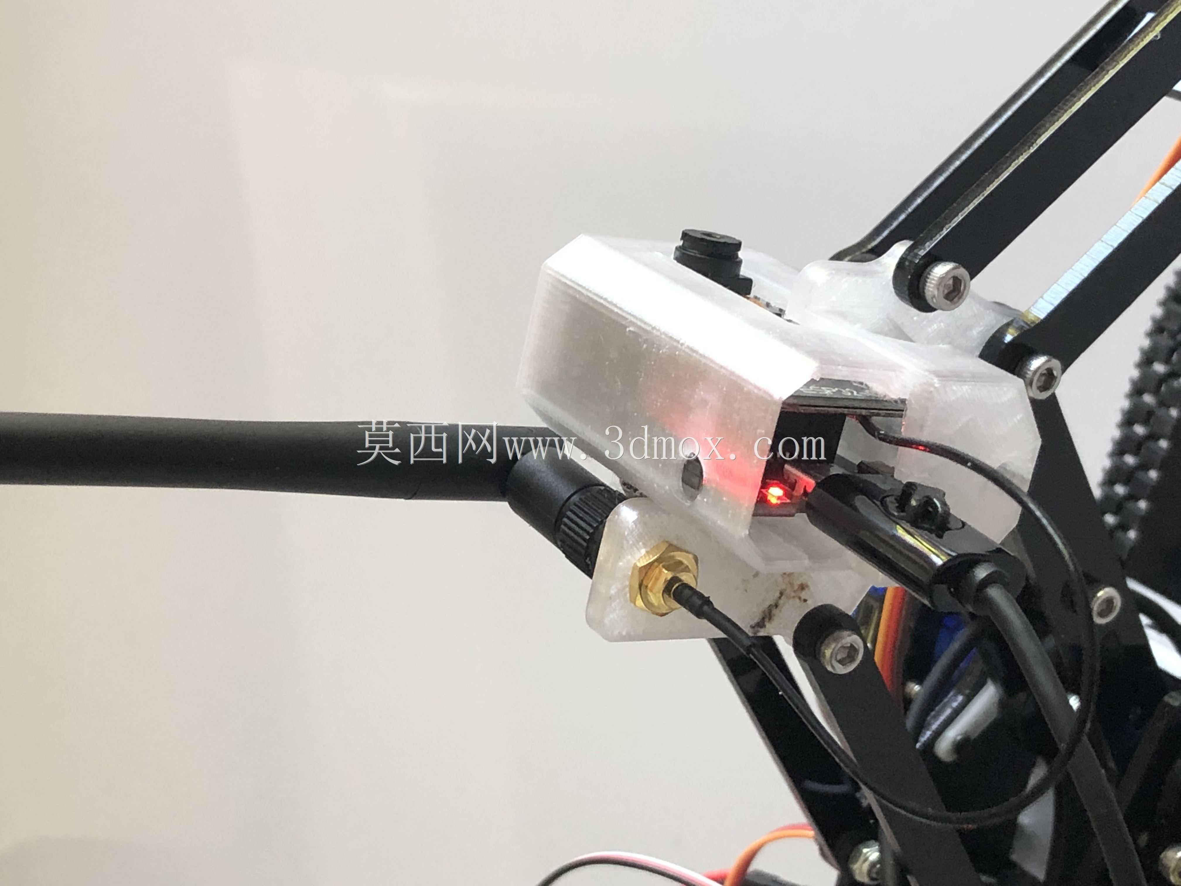 ����3D��ӡ����ESP32-CAM�У���װ�ڴ�ֱƽ����