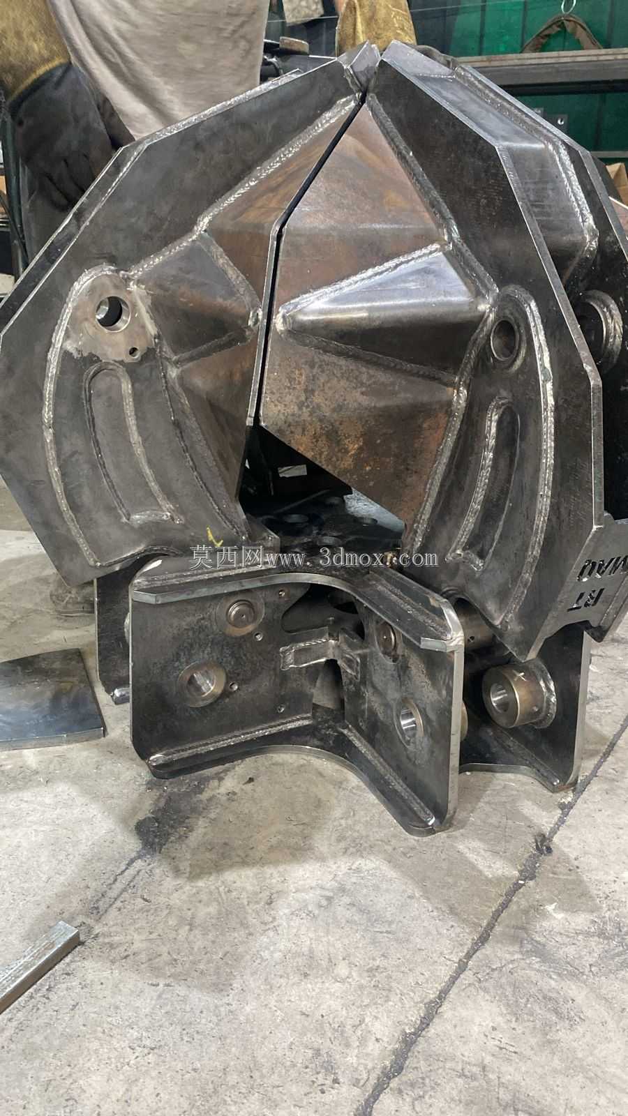 Garra Sucateira de 300 Litros