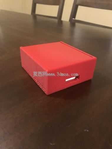 用于Breadboard和Pico的带滑动盖的简单盒子