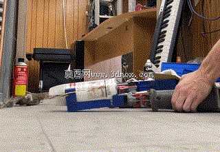 往复式锯的喷漆摇动器附件