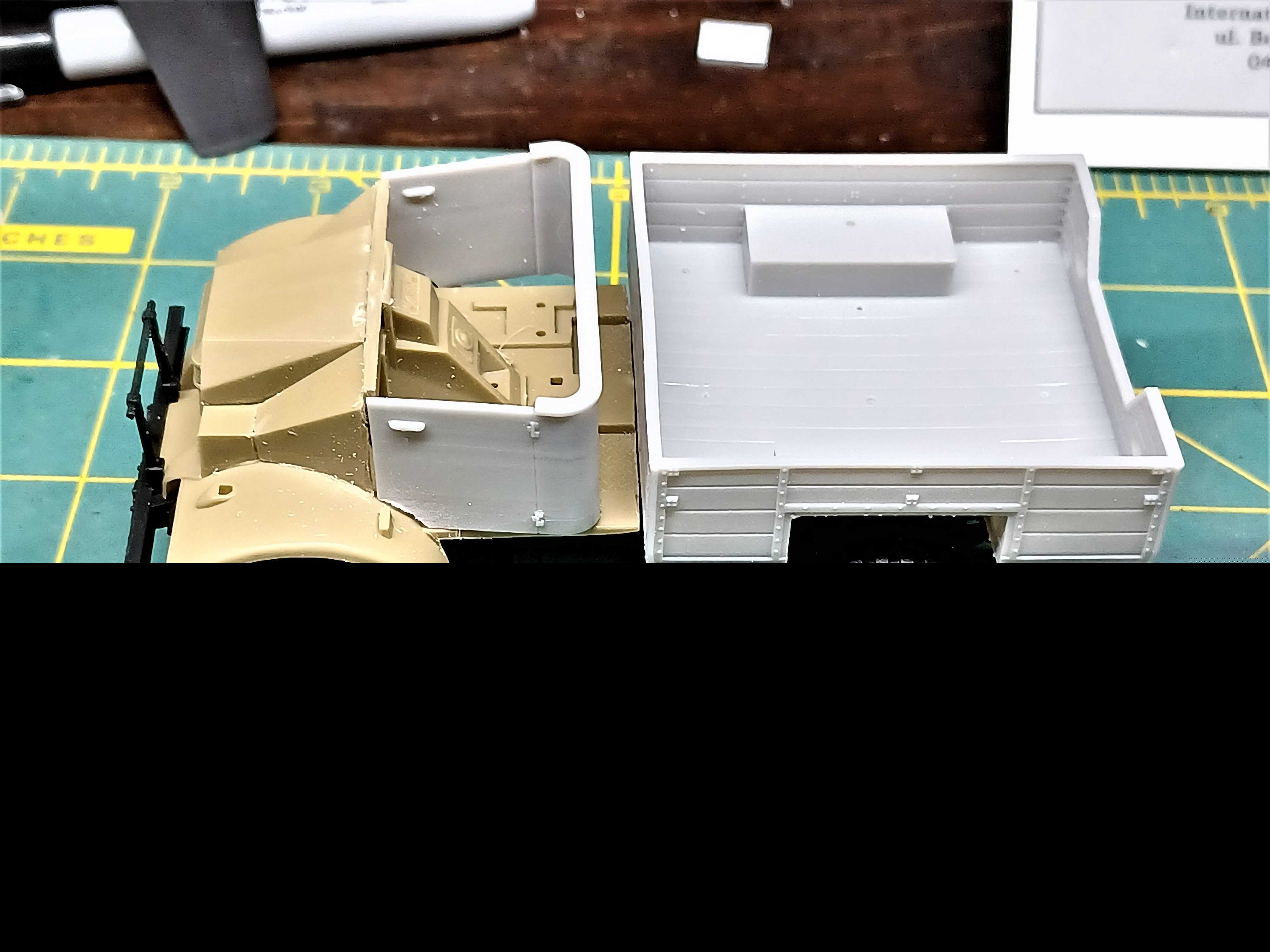 1/35 比例 C15 卡车驾驶室和后车厢部分