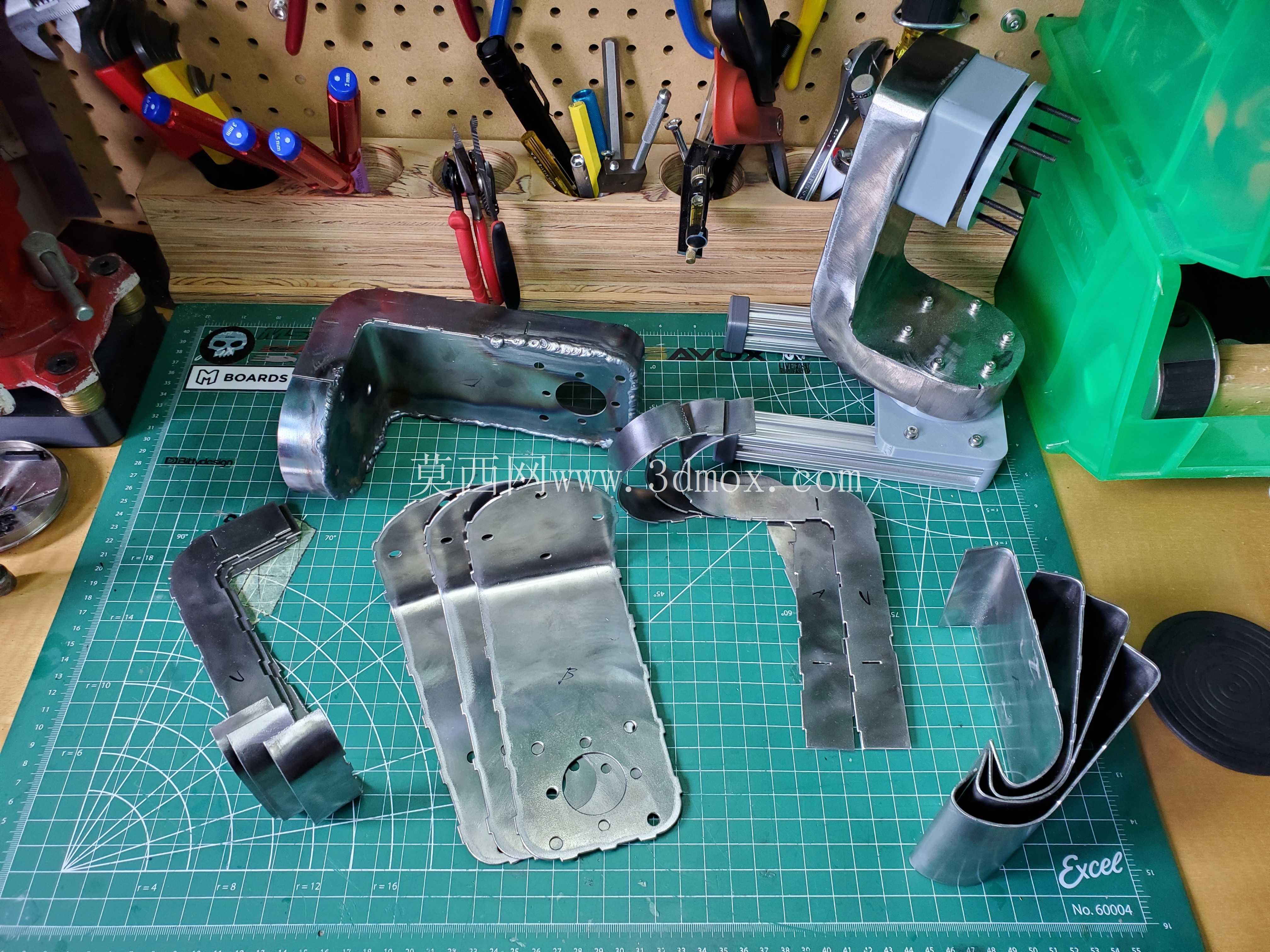 Rover 360度转向机构,四轮驱动,Auxetic 3D打印免充气轮胎