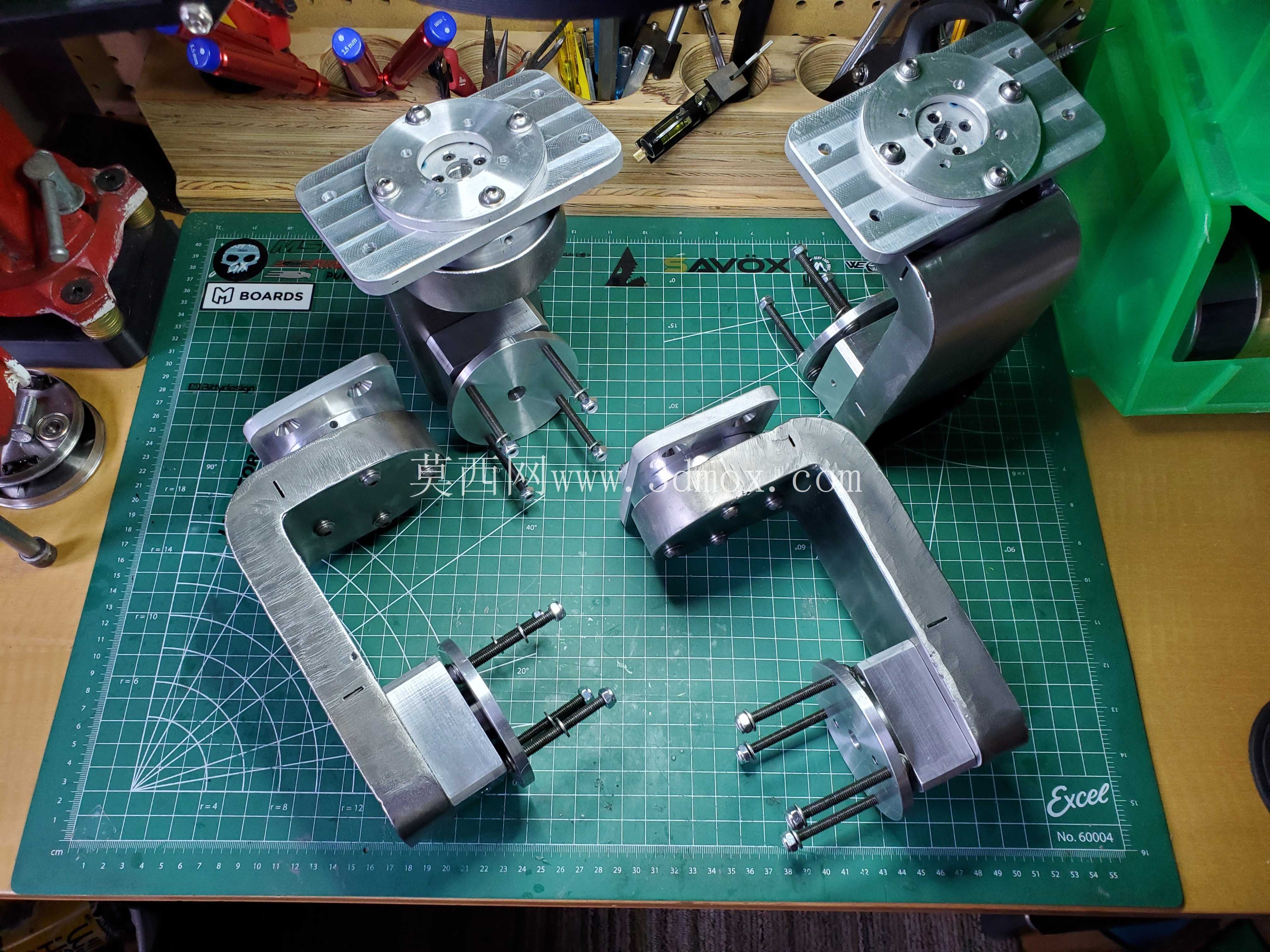 Rover 360度转向机构,四轮驱动,Auxetic 3D打印免充气轮胎