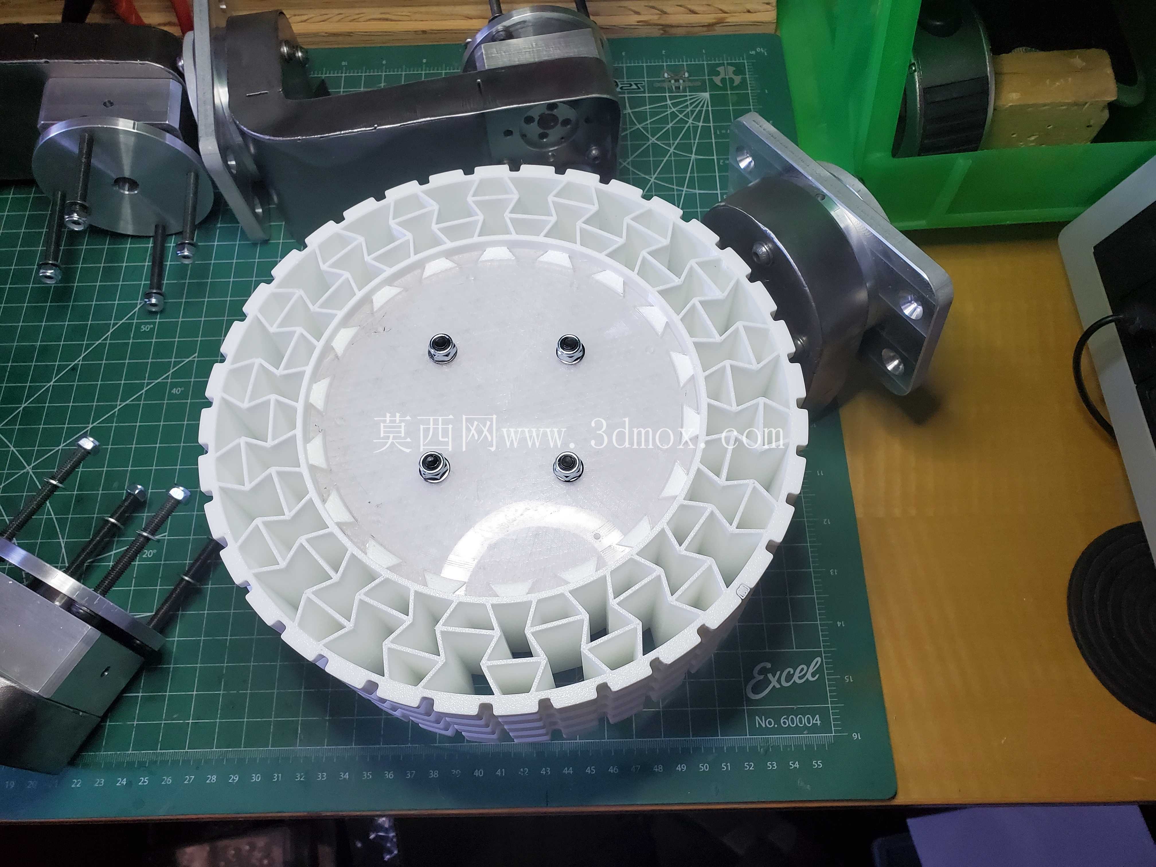 Rover 360度转向机构,四轮驱动,Auxetic 3D打印免充气轮胎