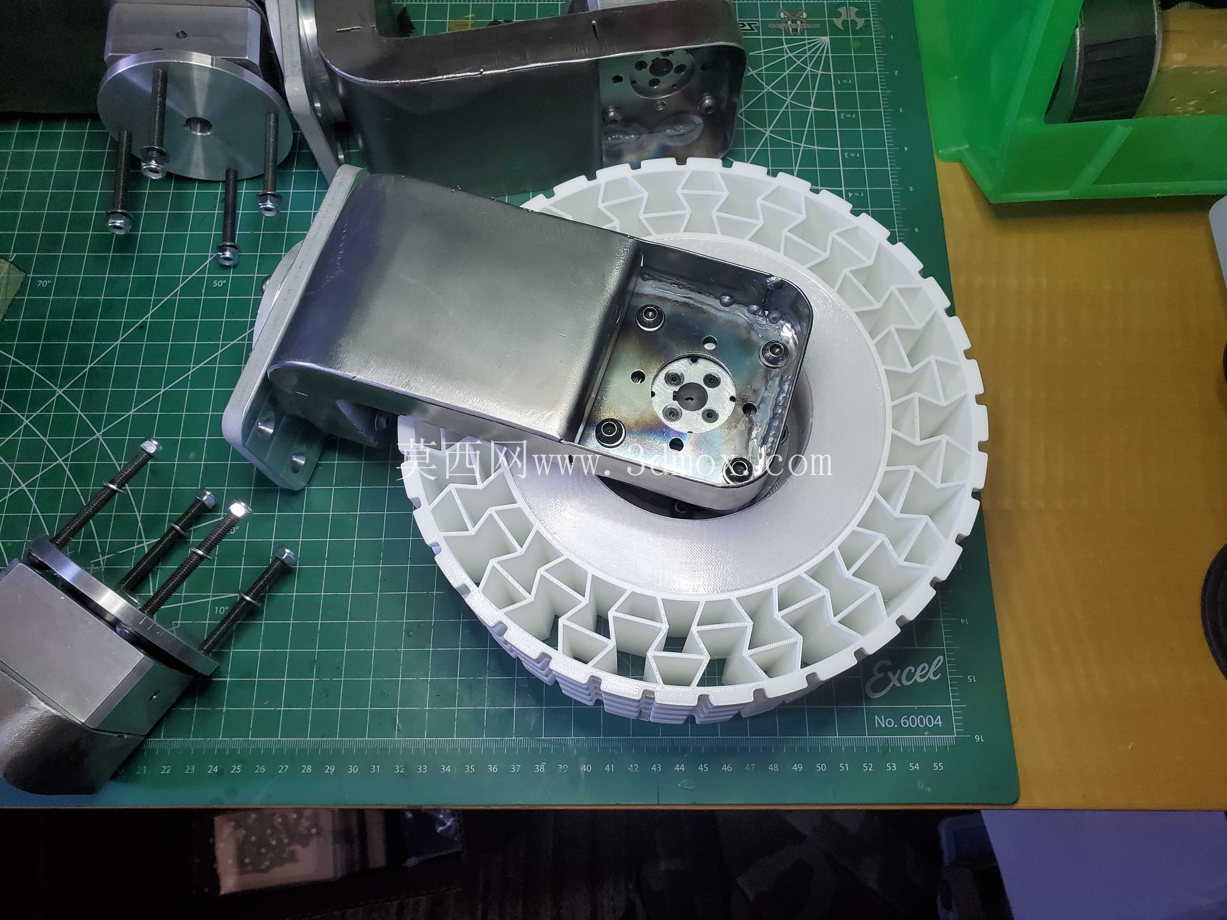 Rover 360度转向机构,四轮驱动,Auxetic 3D打印免充气轮胎