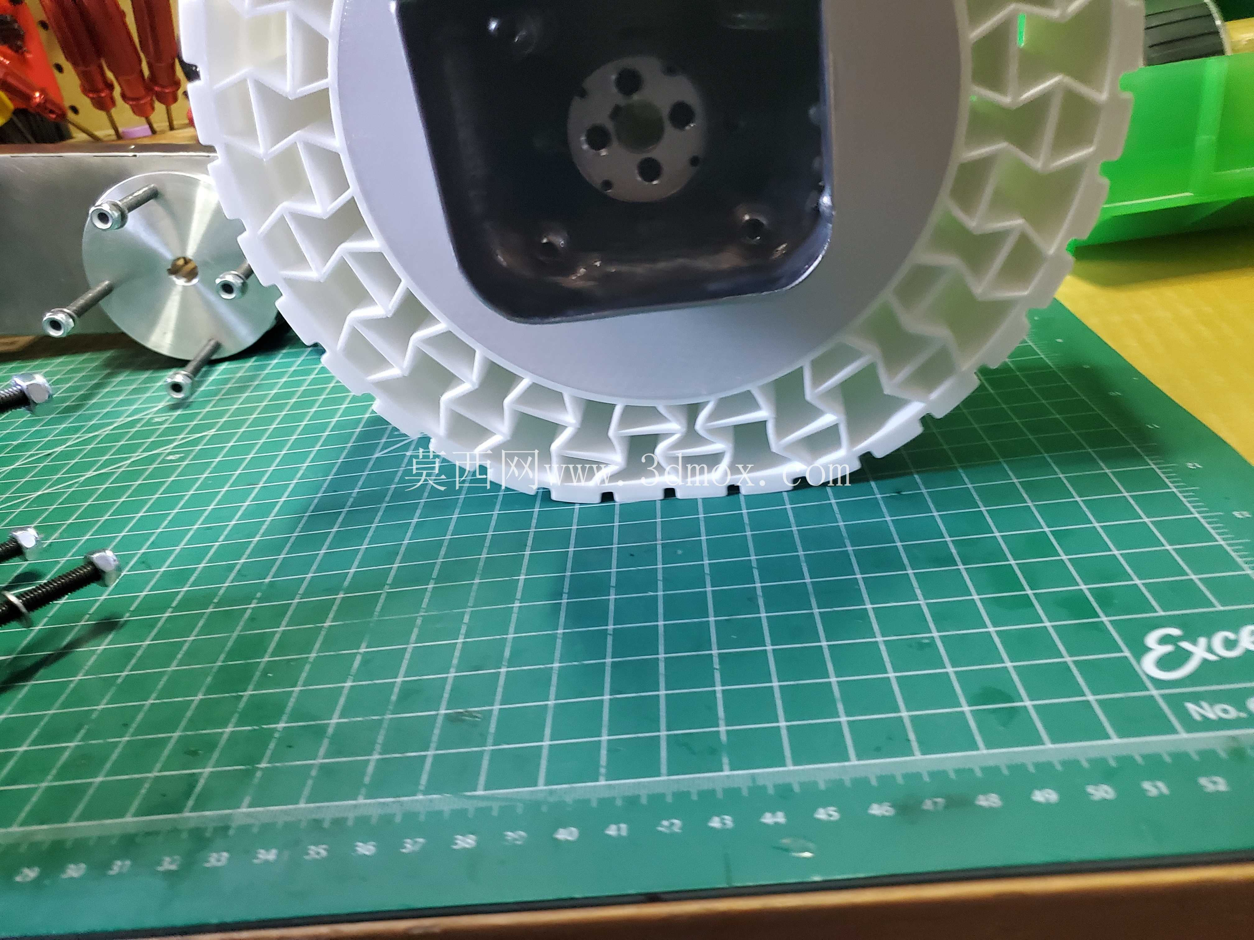 Rover 360度转向机构,四轮驱动,Auxetic 3D打印免充气轮胎