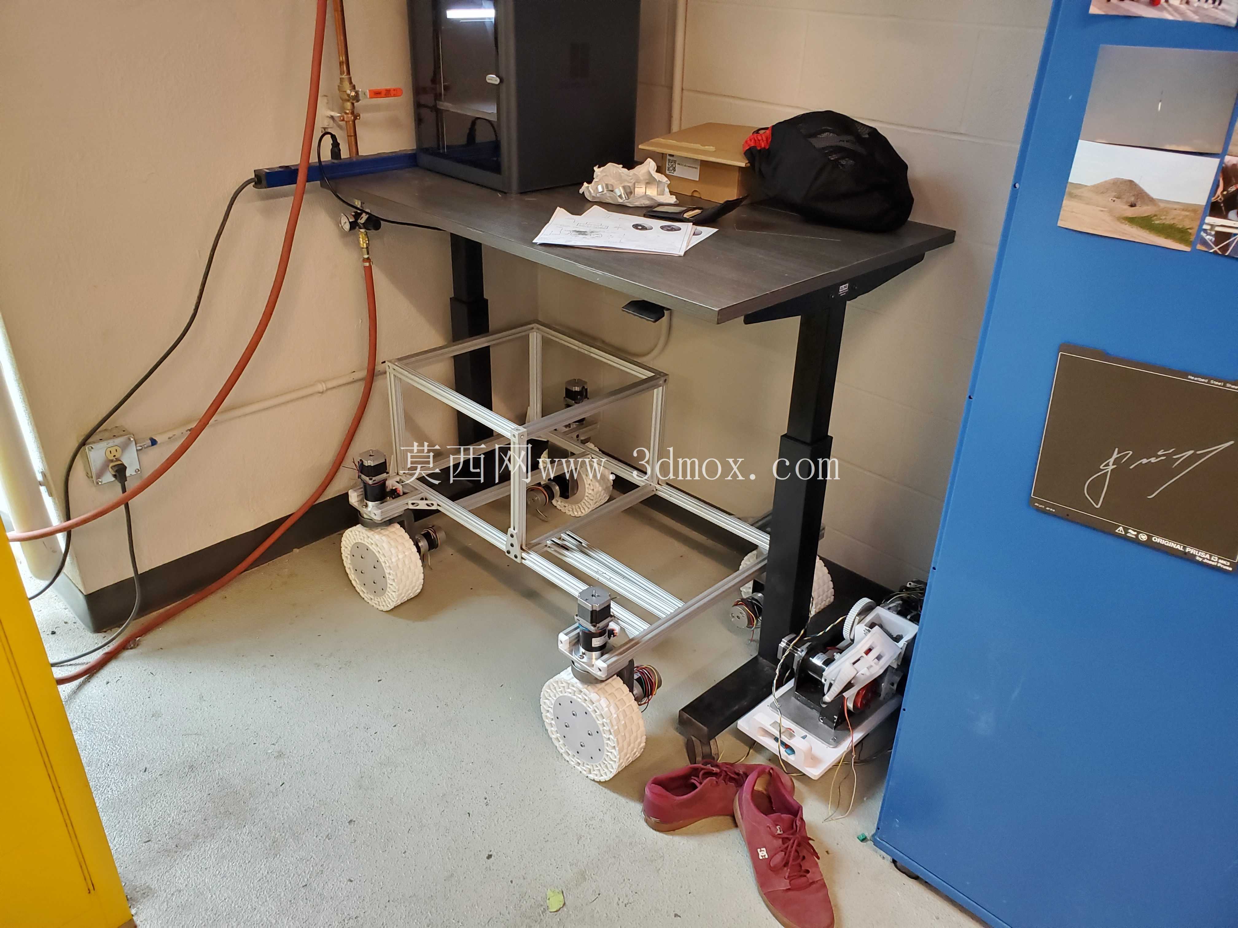 Rover 360度转向机构,四轮驱动,Auxetic 3D打印免充气轮胎