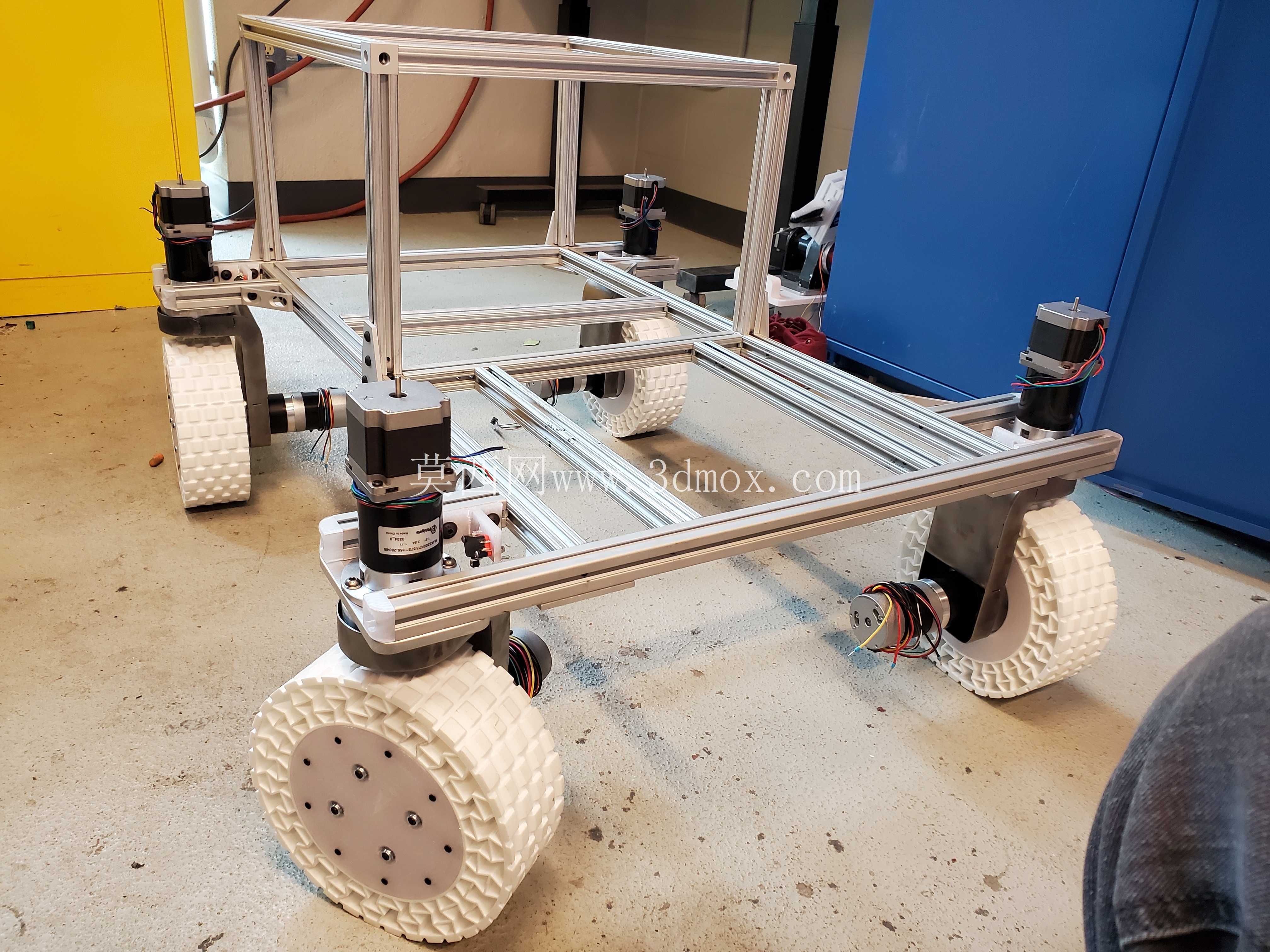 Rover 360度转向机构,四轮驱动,Auxetic 3D打印免充气轮胎