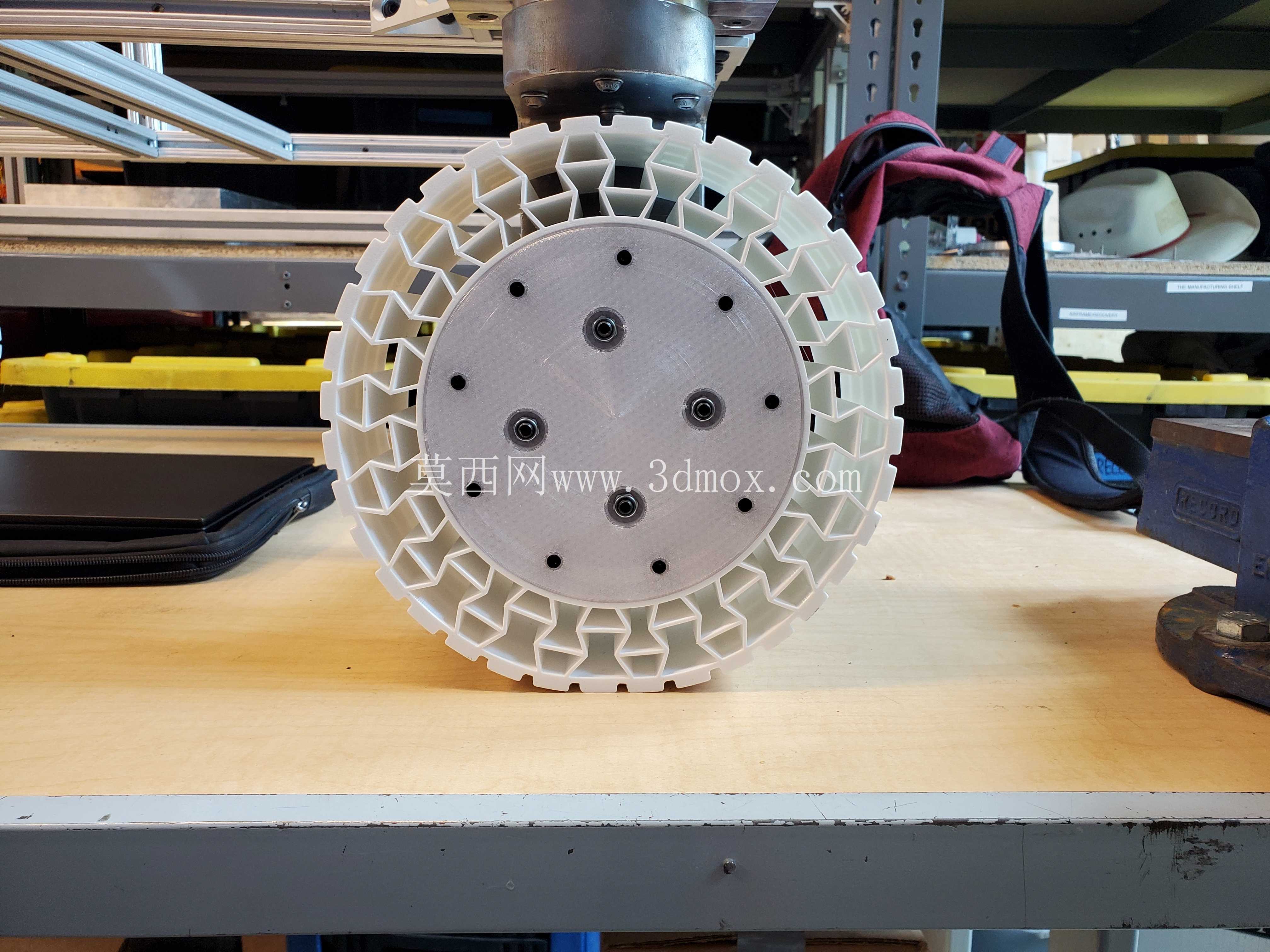 Rover 360度转向机构,四轮驱动,Auxetic 3D打印免充气轮胎