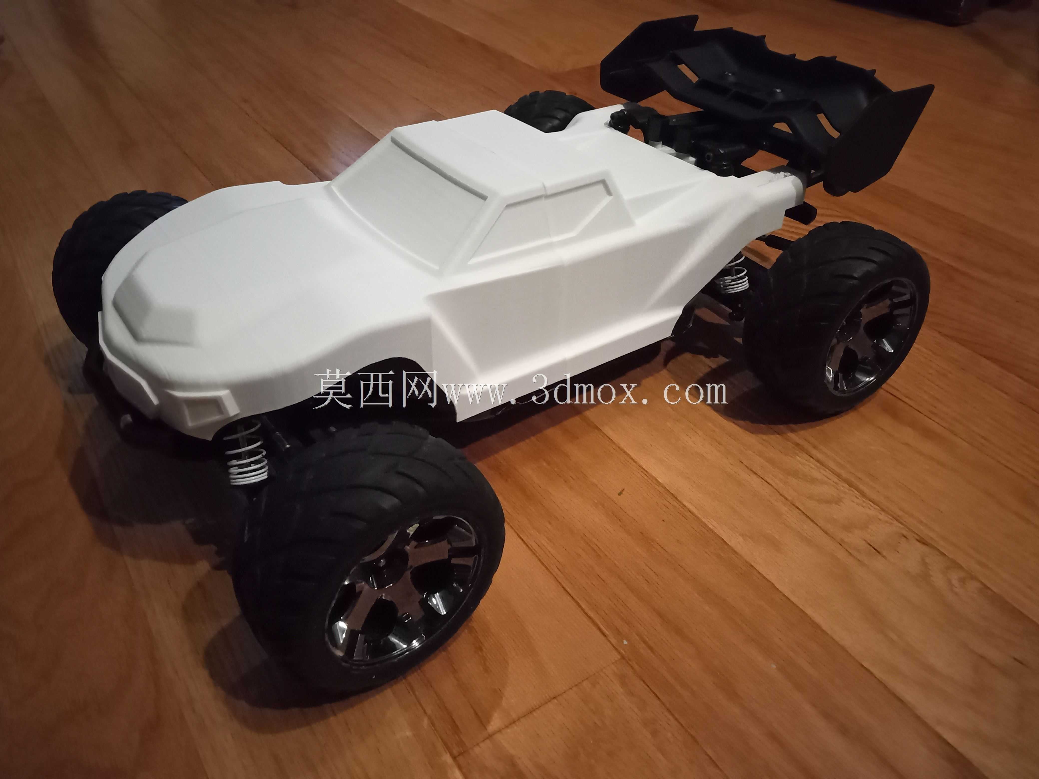 Traxxas Rustler 4x4 VXL�������