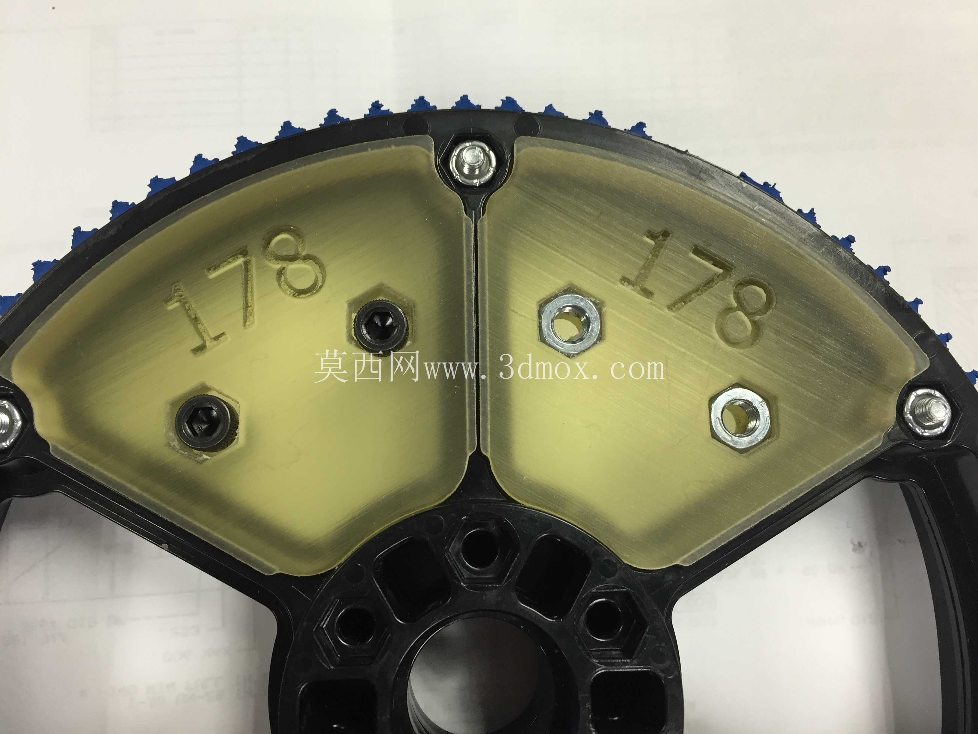 ������ FRC 8 Ӣ��ѹ�ֵ����Ƕ��