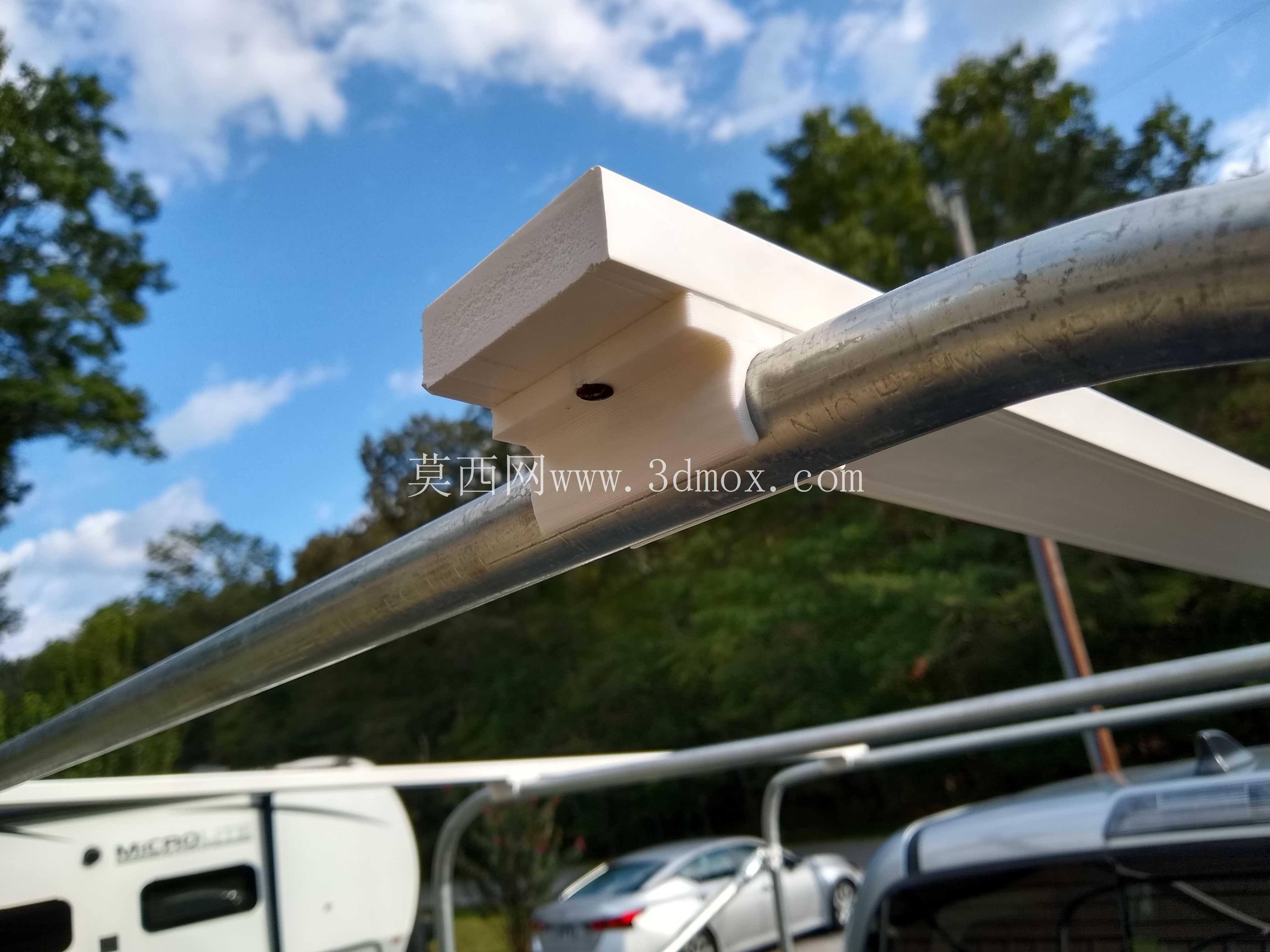 适用于 Retrax T 型槽的卡车货架组件
