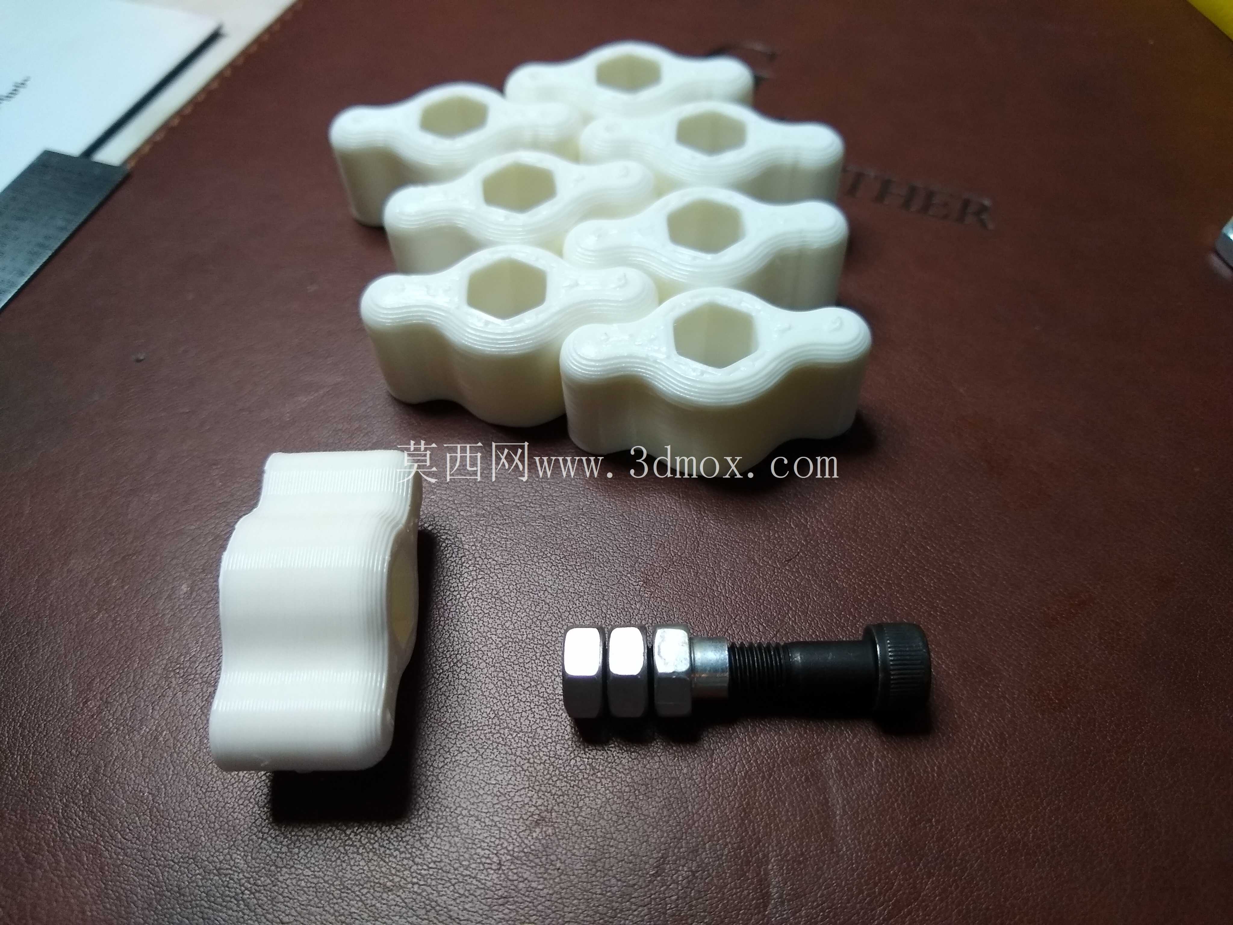 适用于 Retrax T 型槽的卡车货架组件