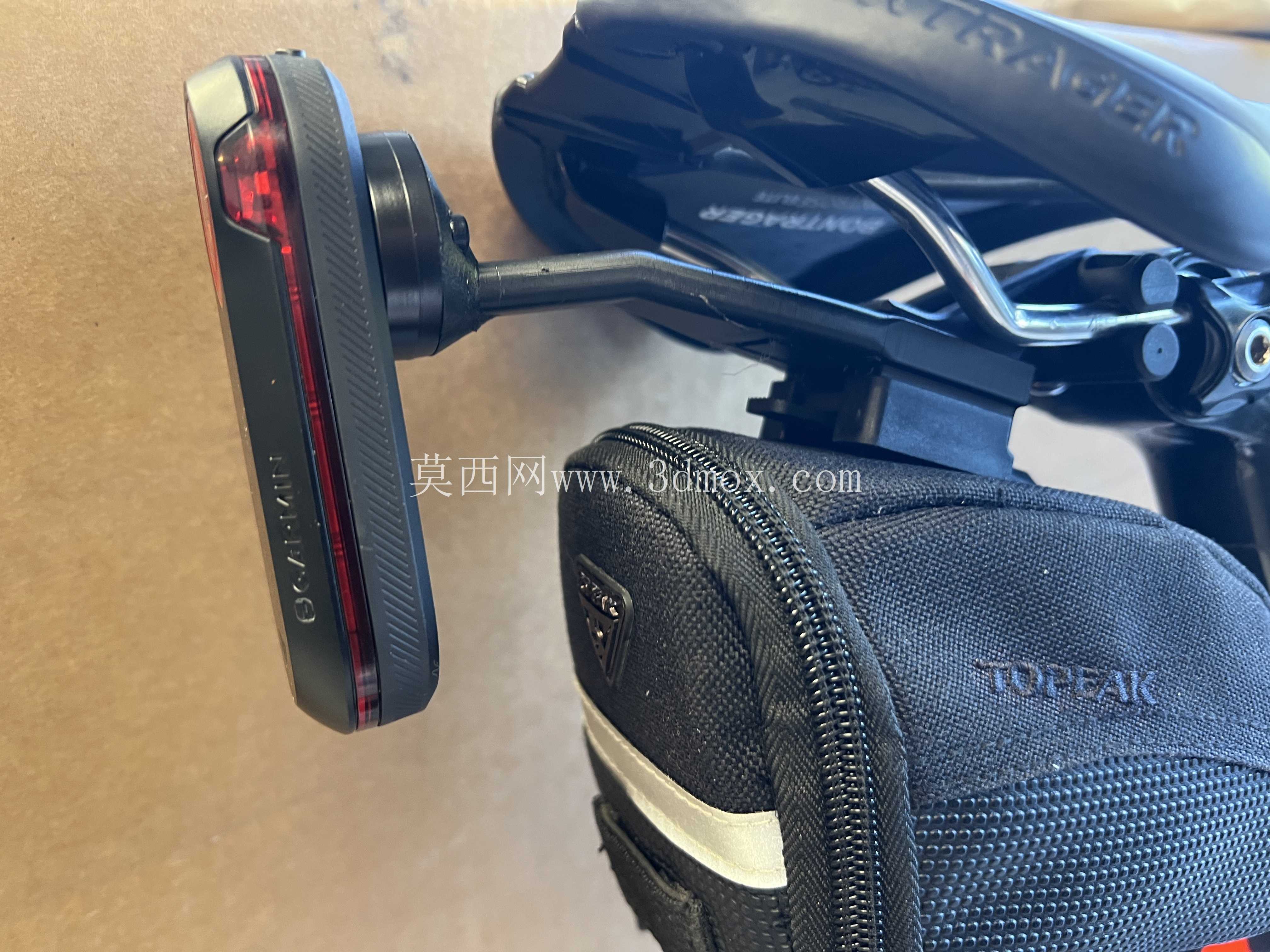 Garmin Varia 尾灯支架(适用于 Topeak)