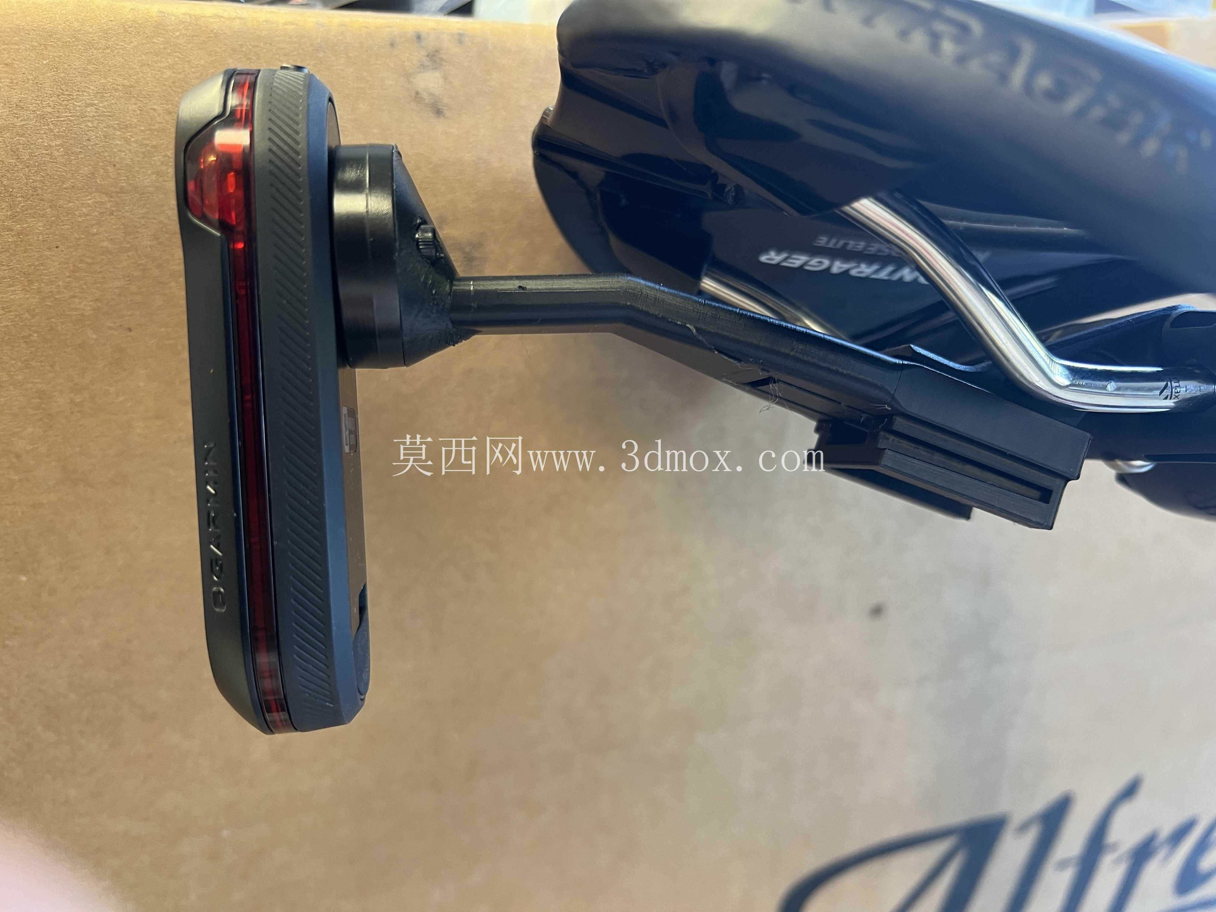 Garmin Varia 尾灯支架(适用于 Topeak)