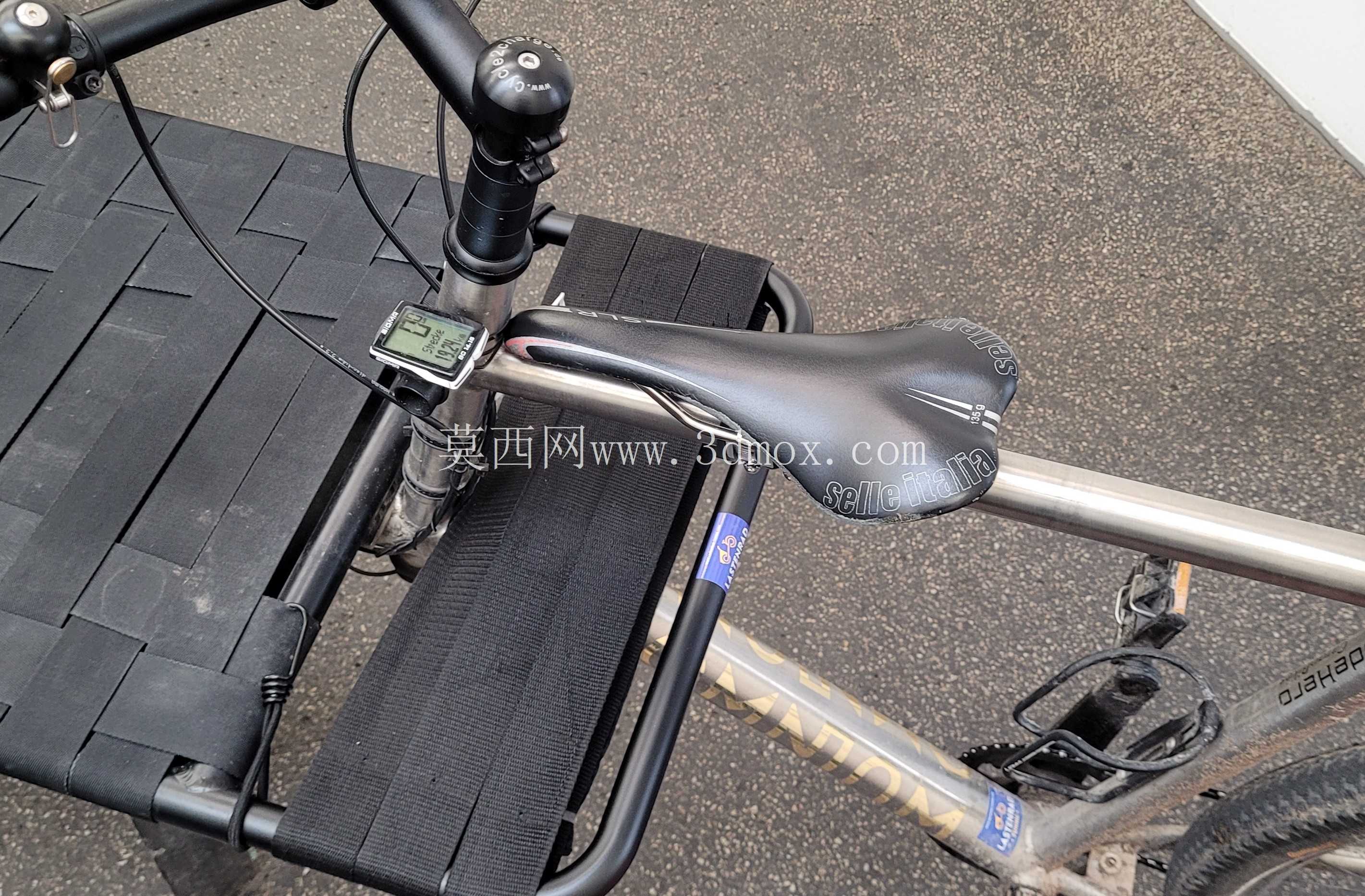 适用于 Omnium 上管的儿童座椅安装座