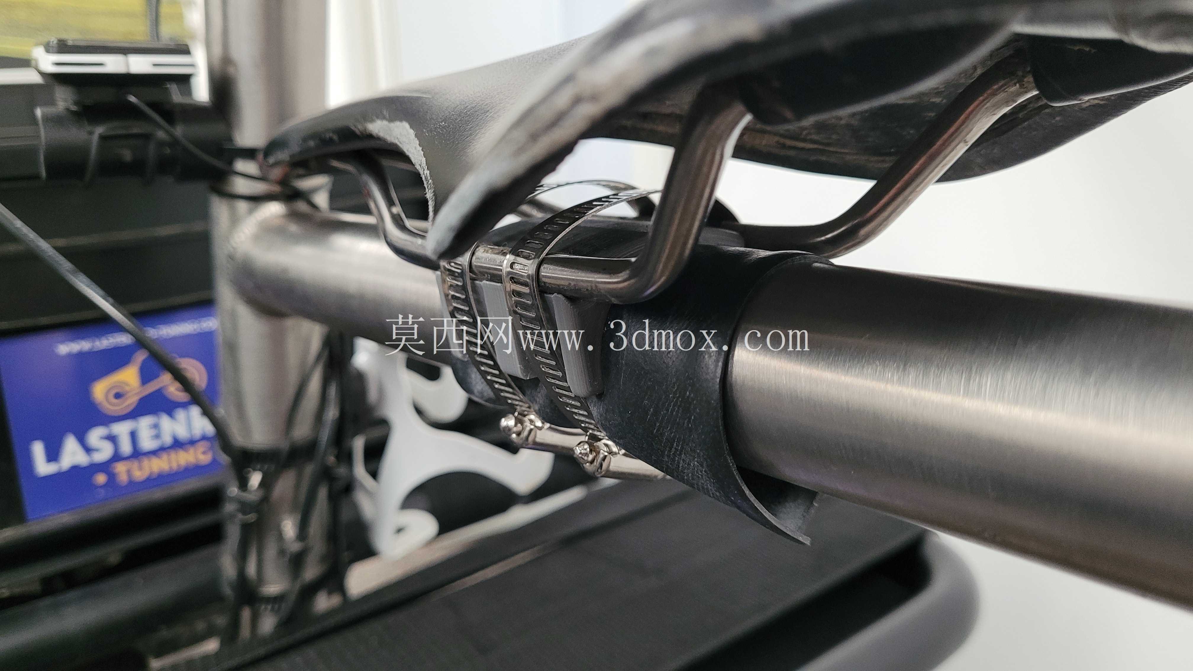 适用于 Omnium 上管的儿童座椅安装座