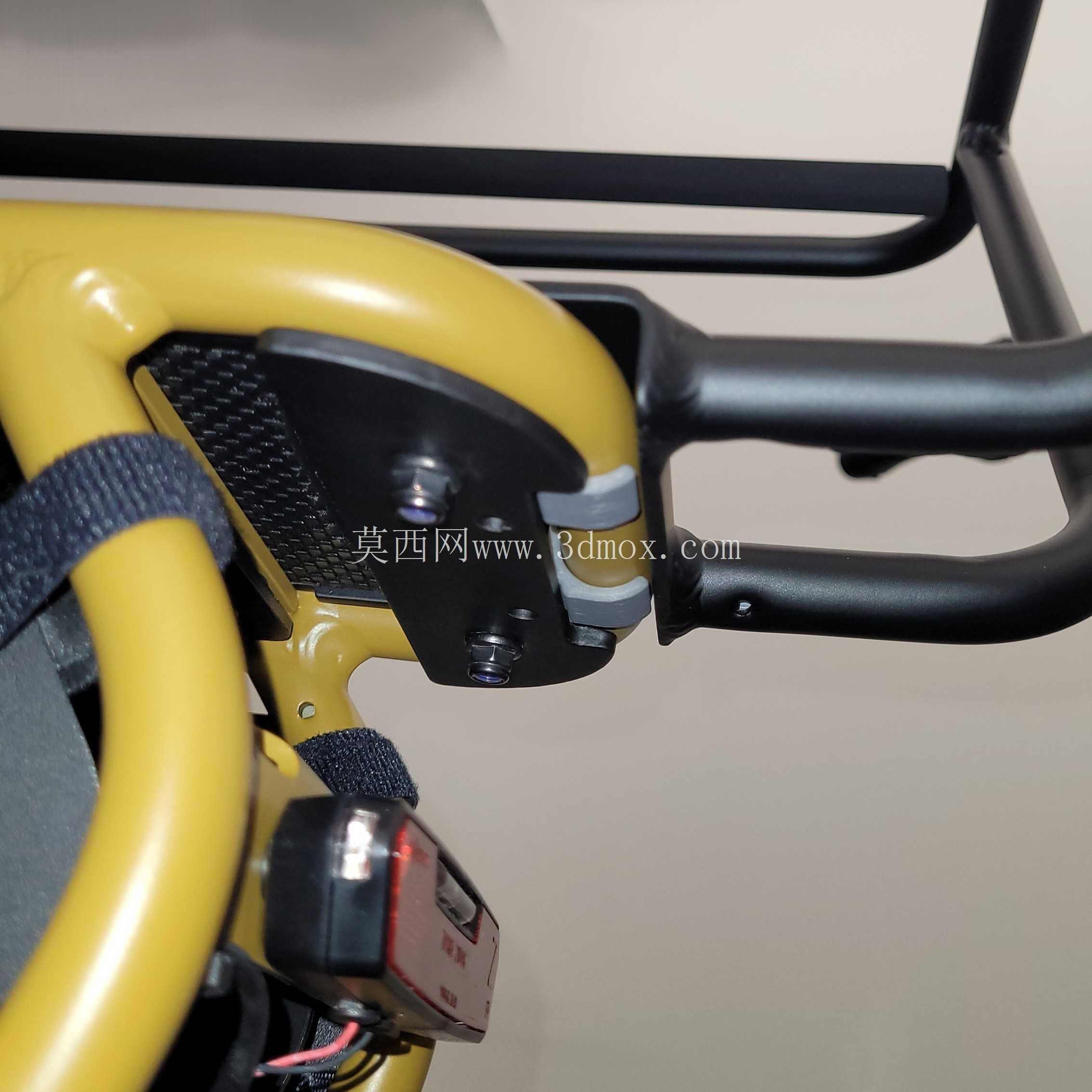 R M Multicharger 简易靠背安装辅助工具