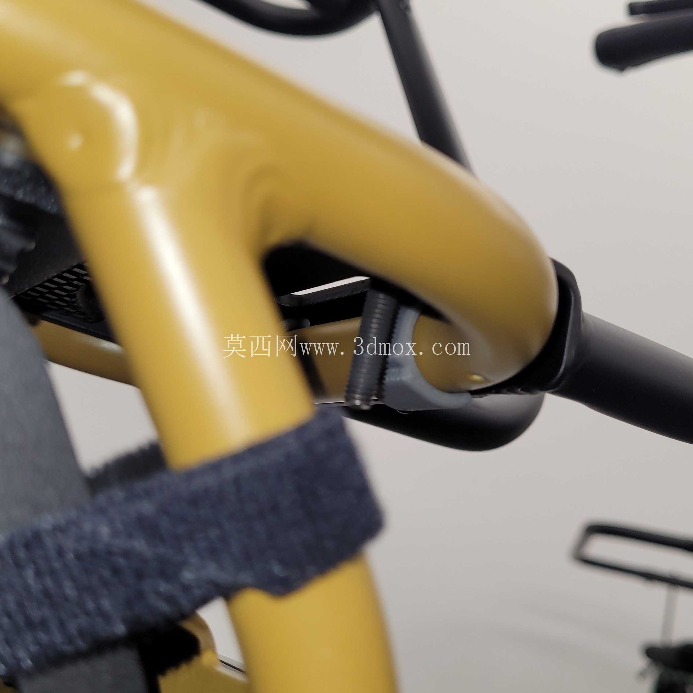 R M Multicharger 简易靠背安装辅助工具