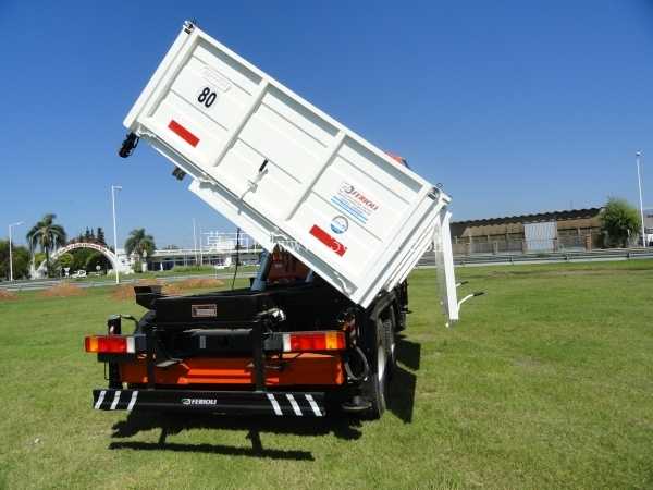 Caja volcadora 双边 8m3(箱式自卸车)(TCW080)