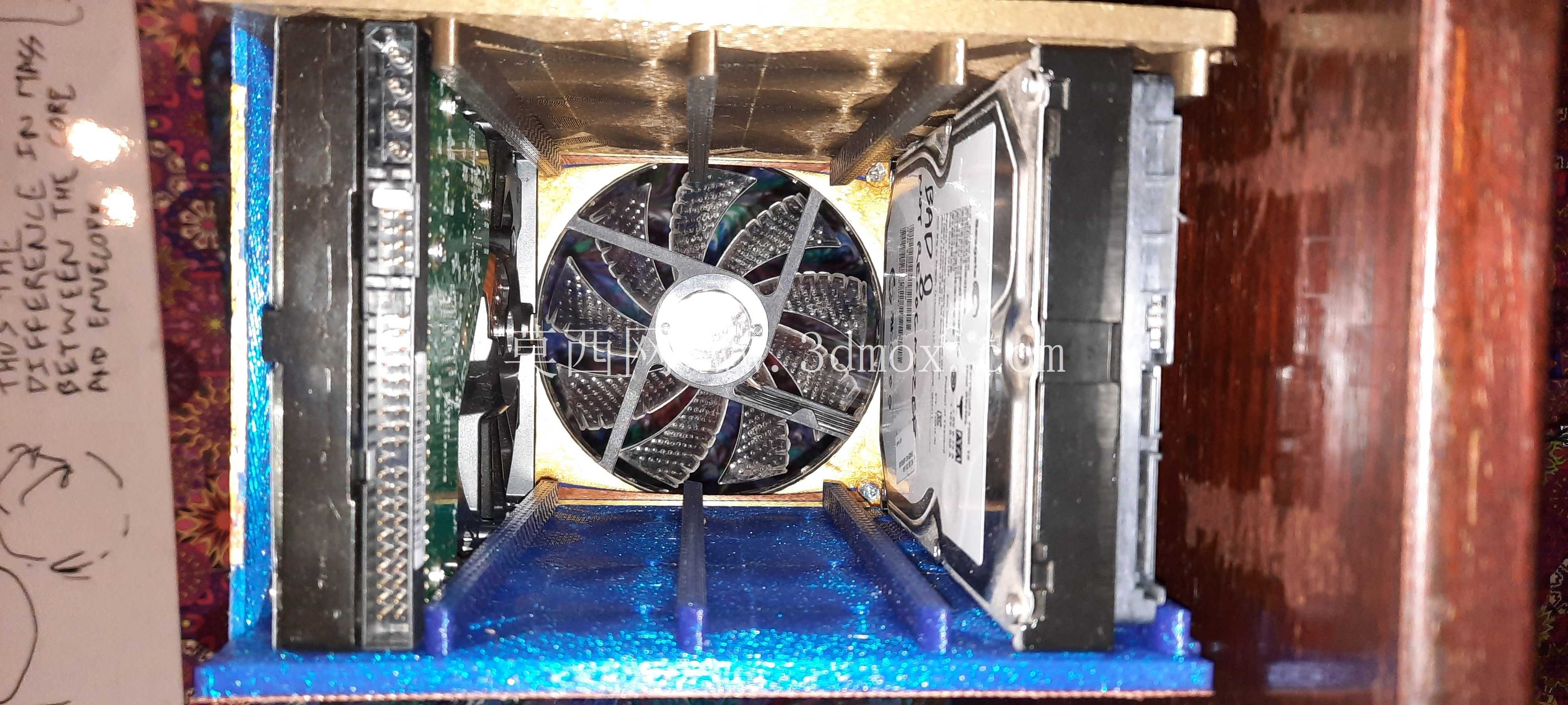 'Printaquad' 3D��ӡ�ɶѵ���Ӳ��֧�ܣ���120mm���Ȱ�װλ�ʹ�ֱ֧��ѡ��