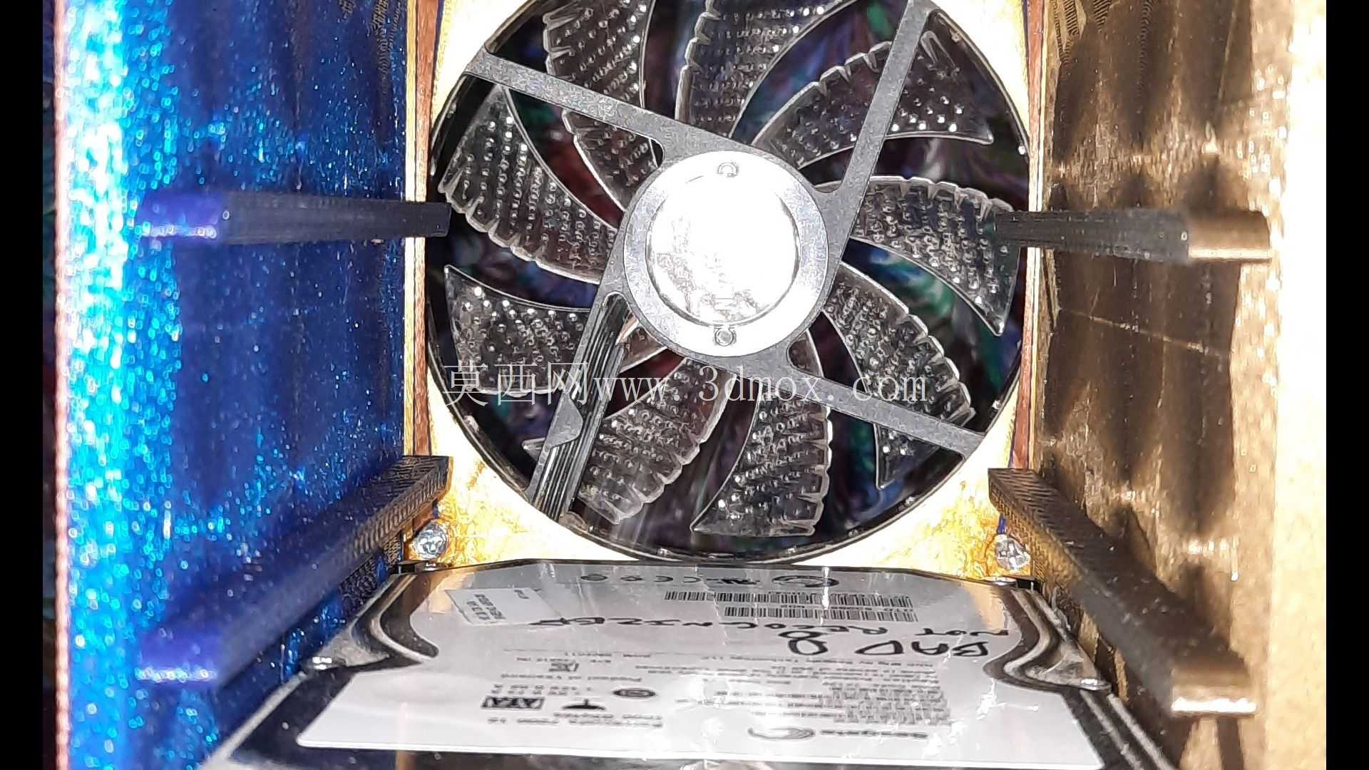 'Printaquad' 3D��ӡ�ɶѵ���Ӳ��֧�ܣ���120mm���Ȱ�װλ�ʹ�ֱ֧��ѡ��
